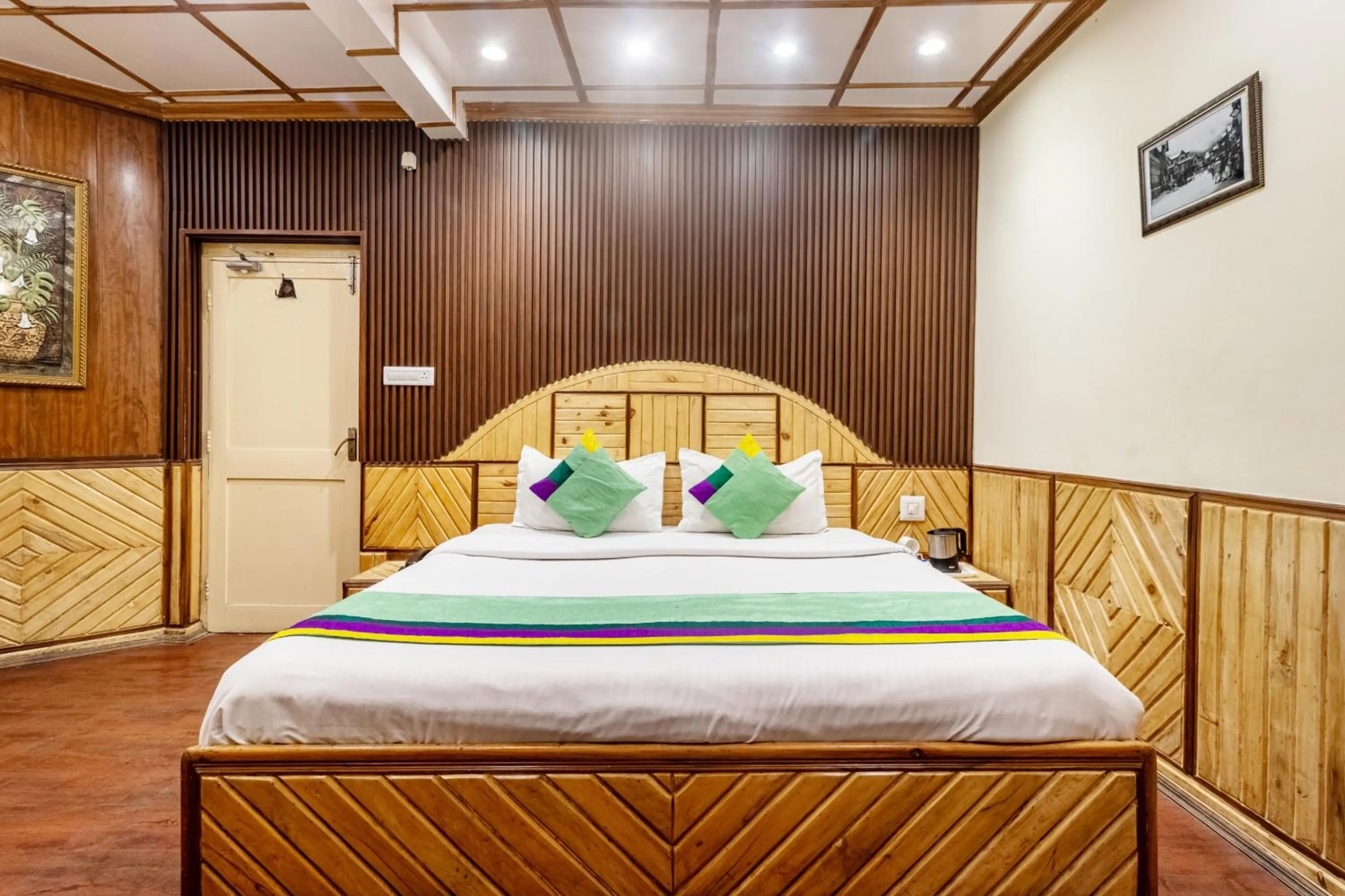 Bedroom, Bed in Treebo Greenland, Mall Road