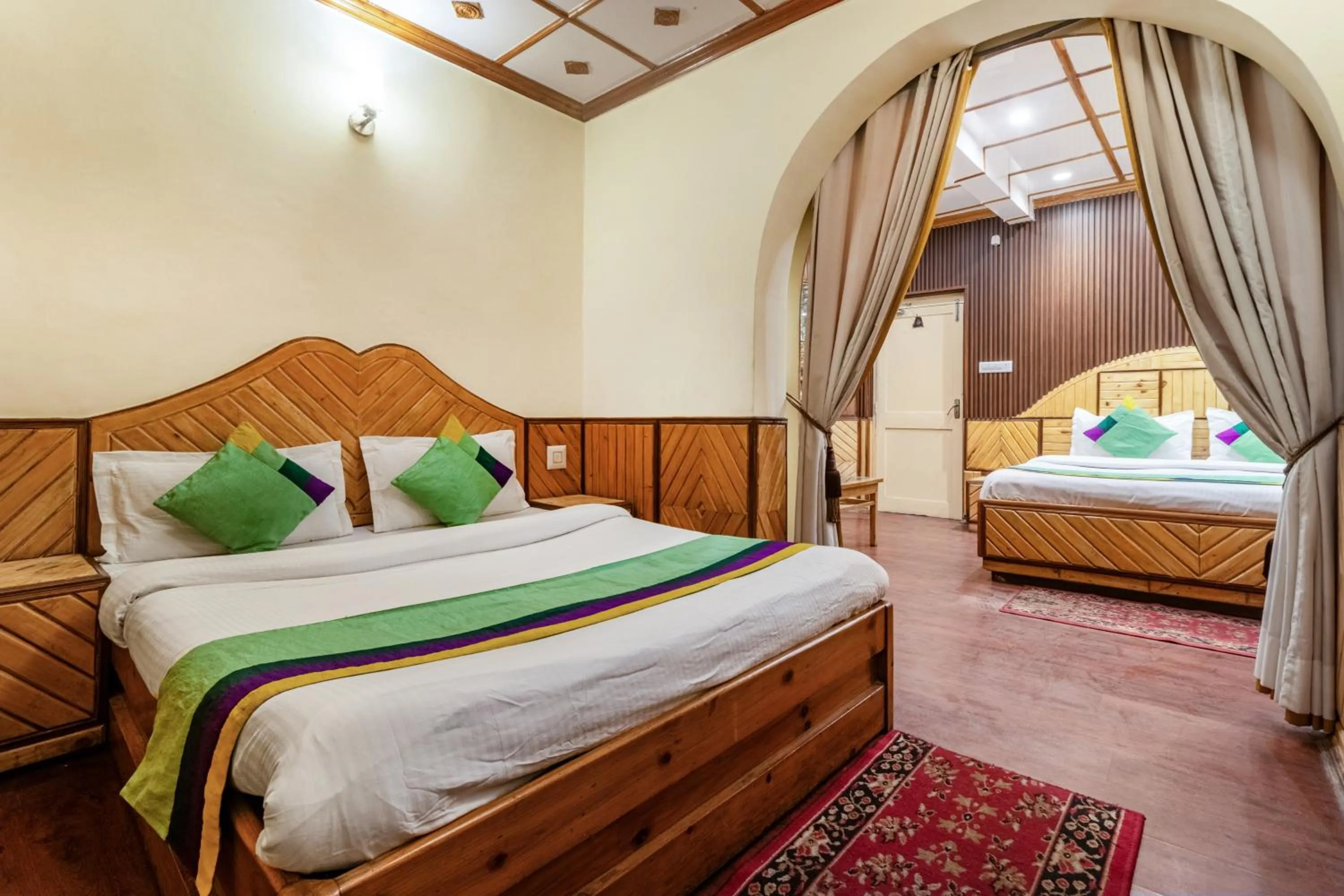 Bedroom, Bed in Treebo Greenland, Mall Road