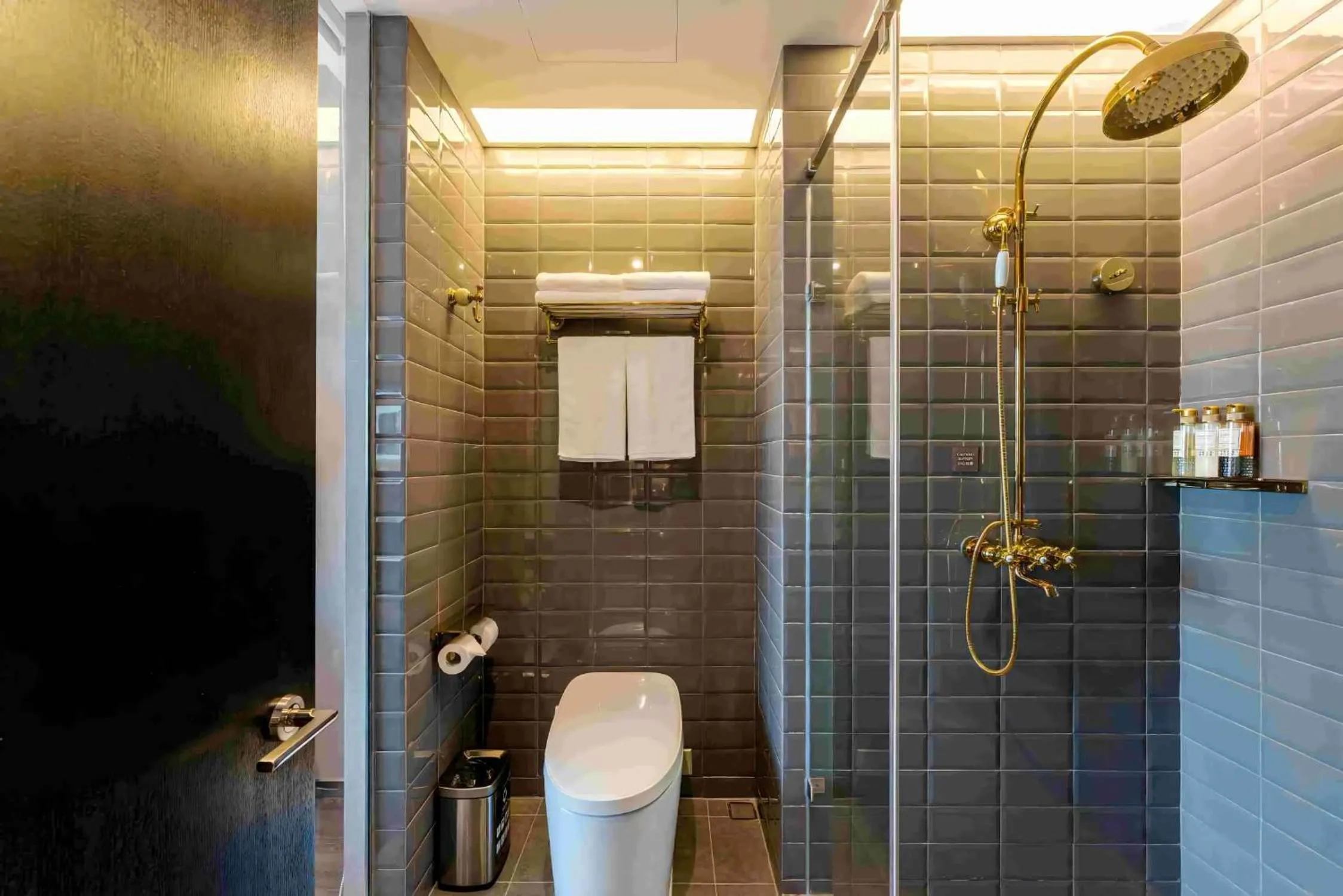 Shower in Crystal Hotel Shanghai North Sichuan Road on the Bund