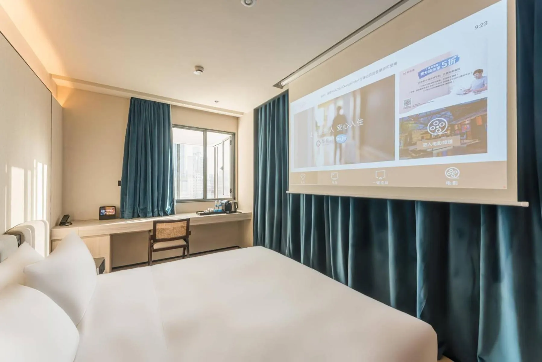 TV and multimedia, Bed in Crystal Hotel Shanghai North Sichuan Road on the Bund