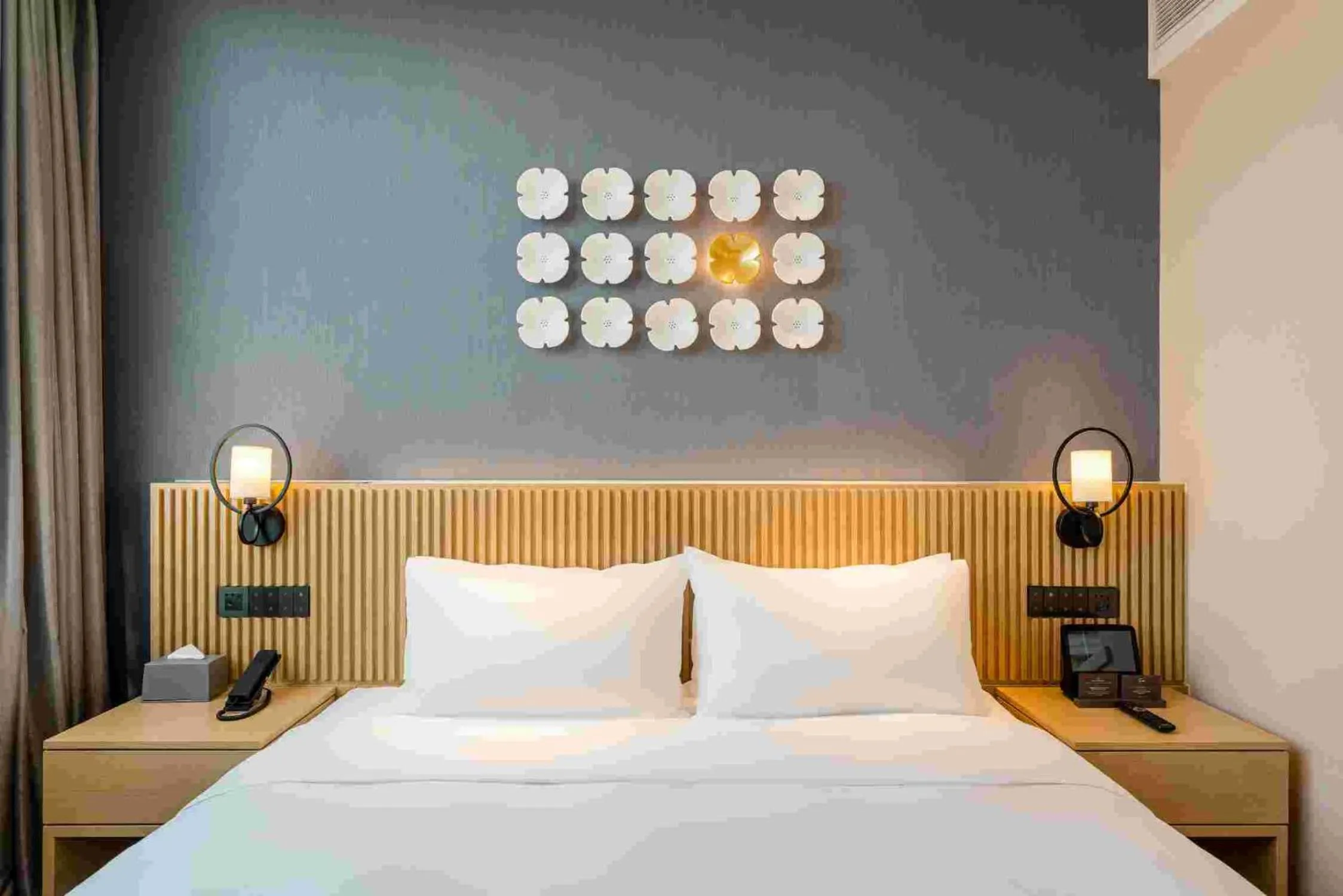 Bed in Crystal Hotel Shanghai North Sichuan Road on the Bund