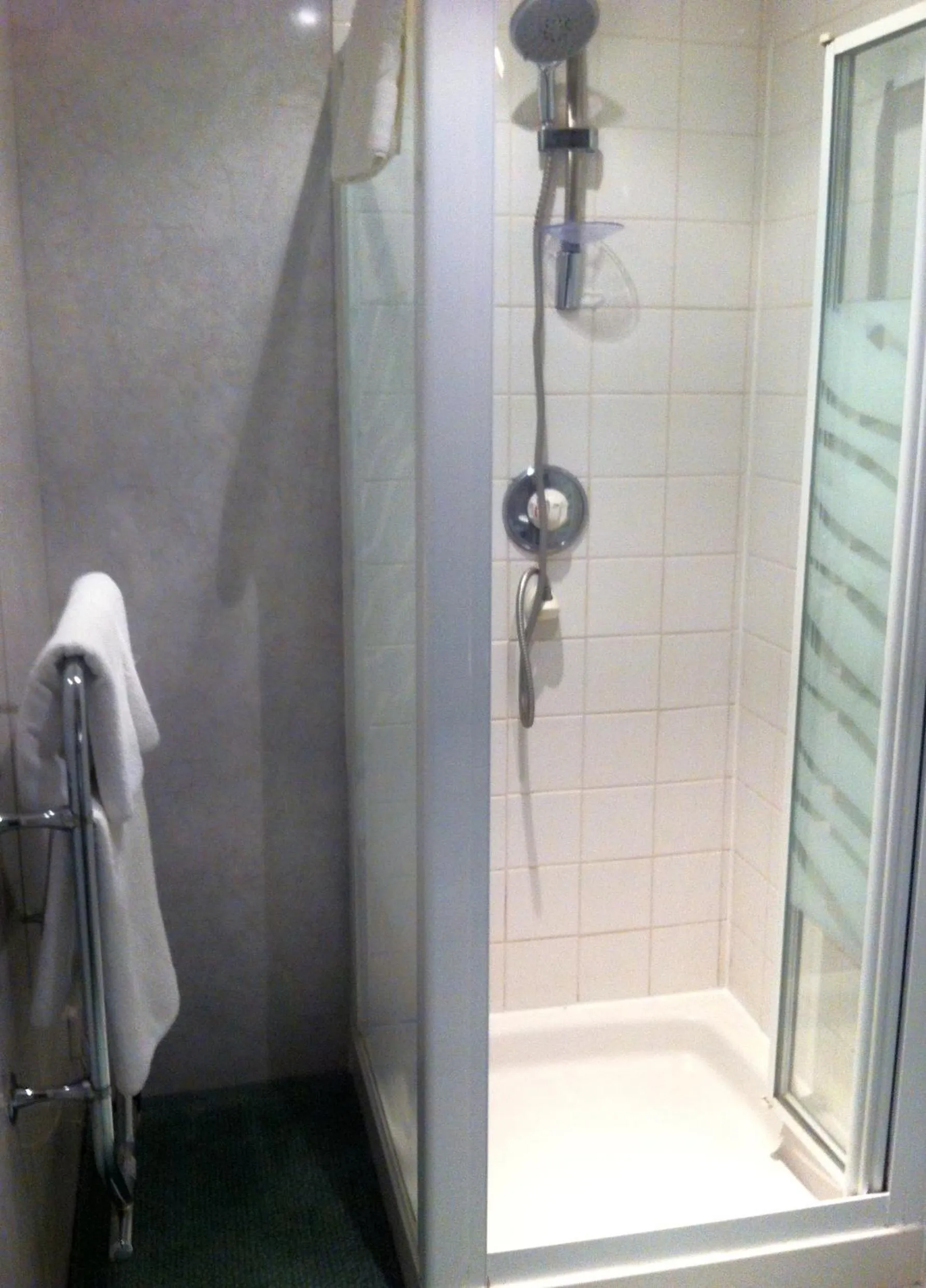 Shower in Burley Court Hotel