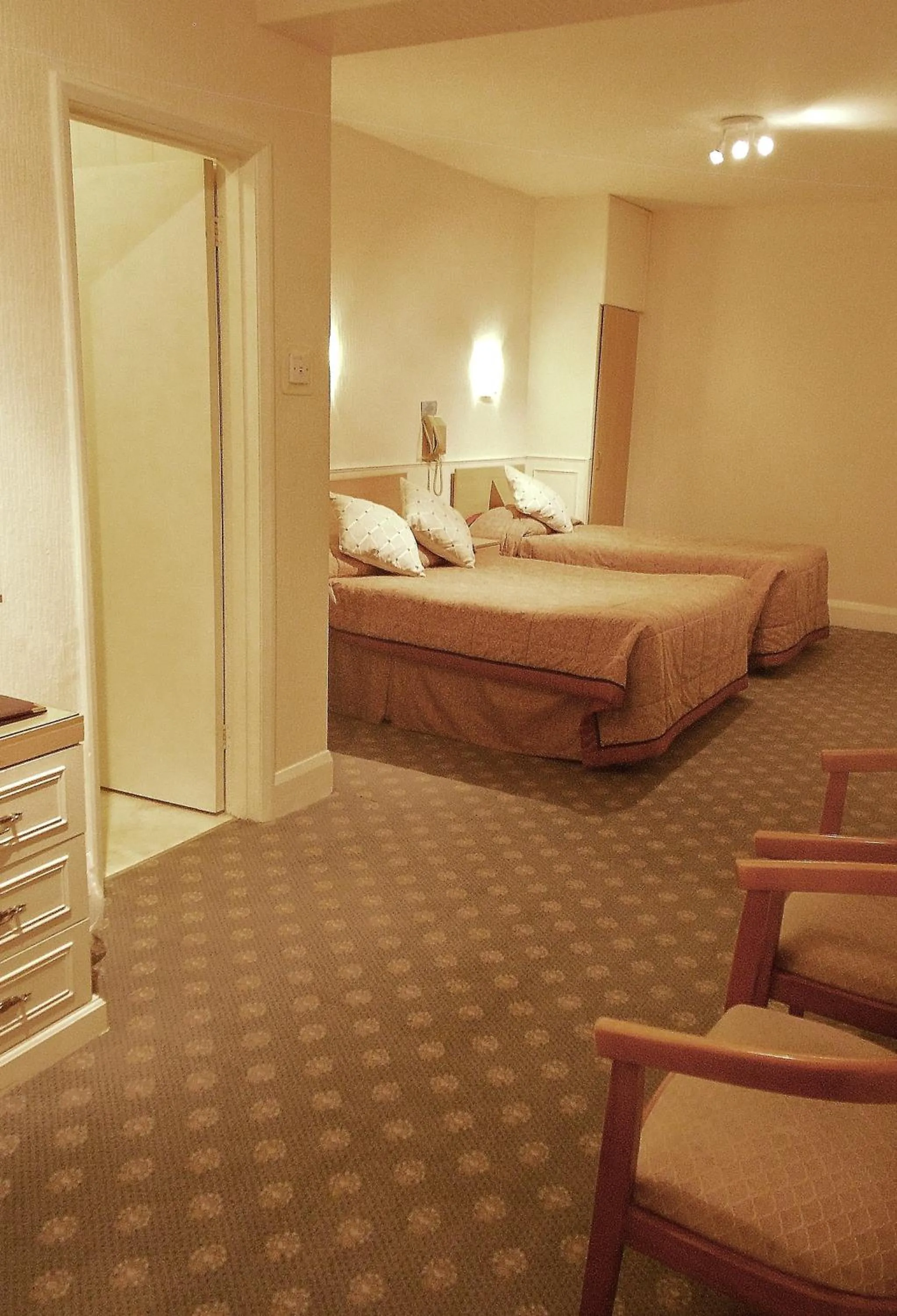 Photo of the whole room, Bed in Burley Court Hotel