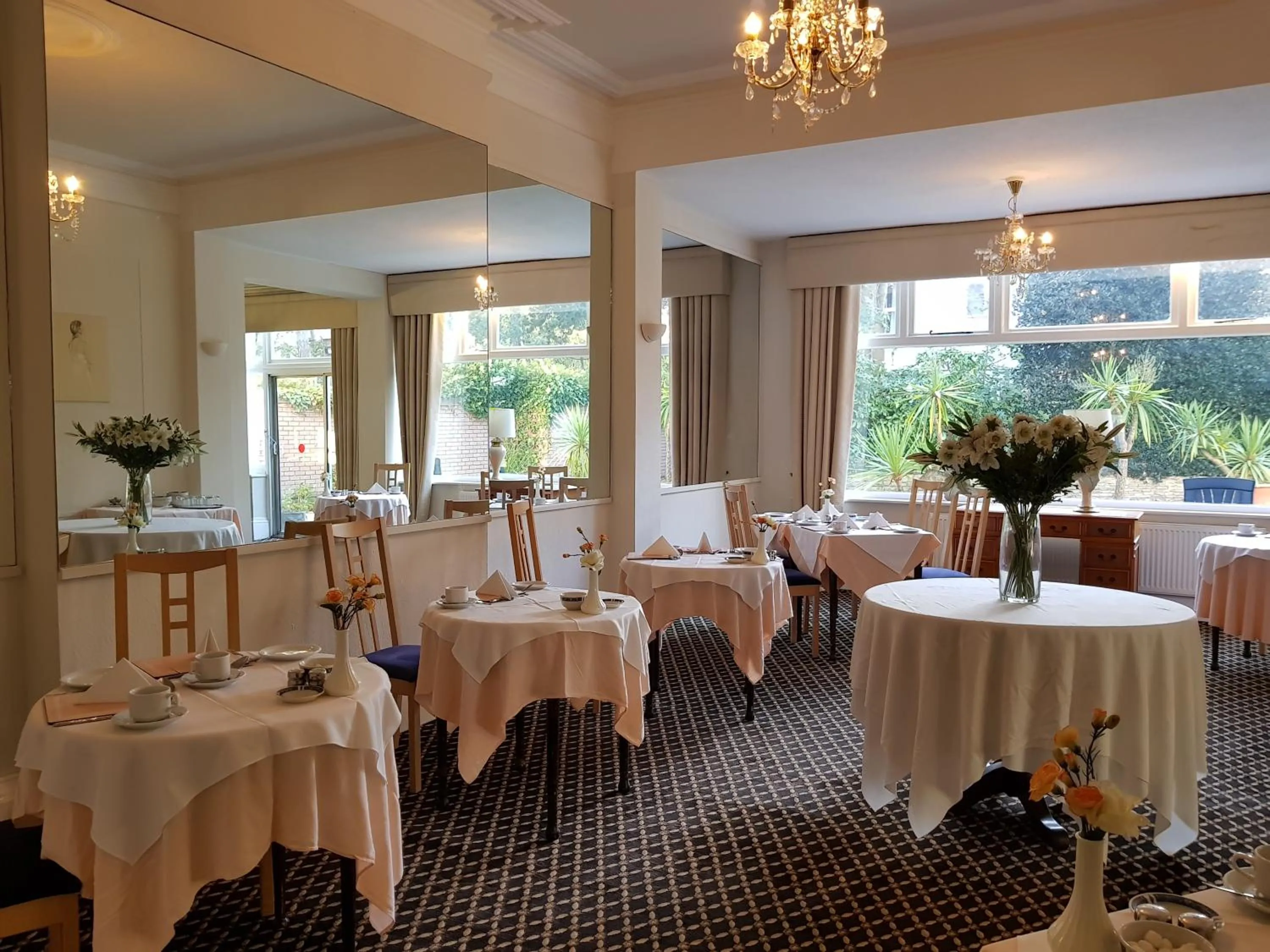 Restaurant/places to eat in Burley Court Hotel