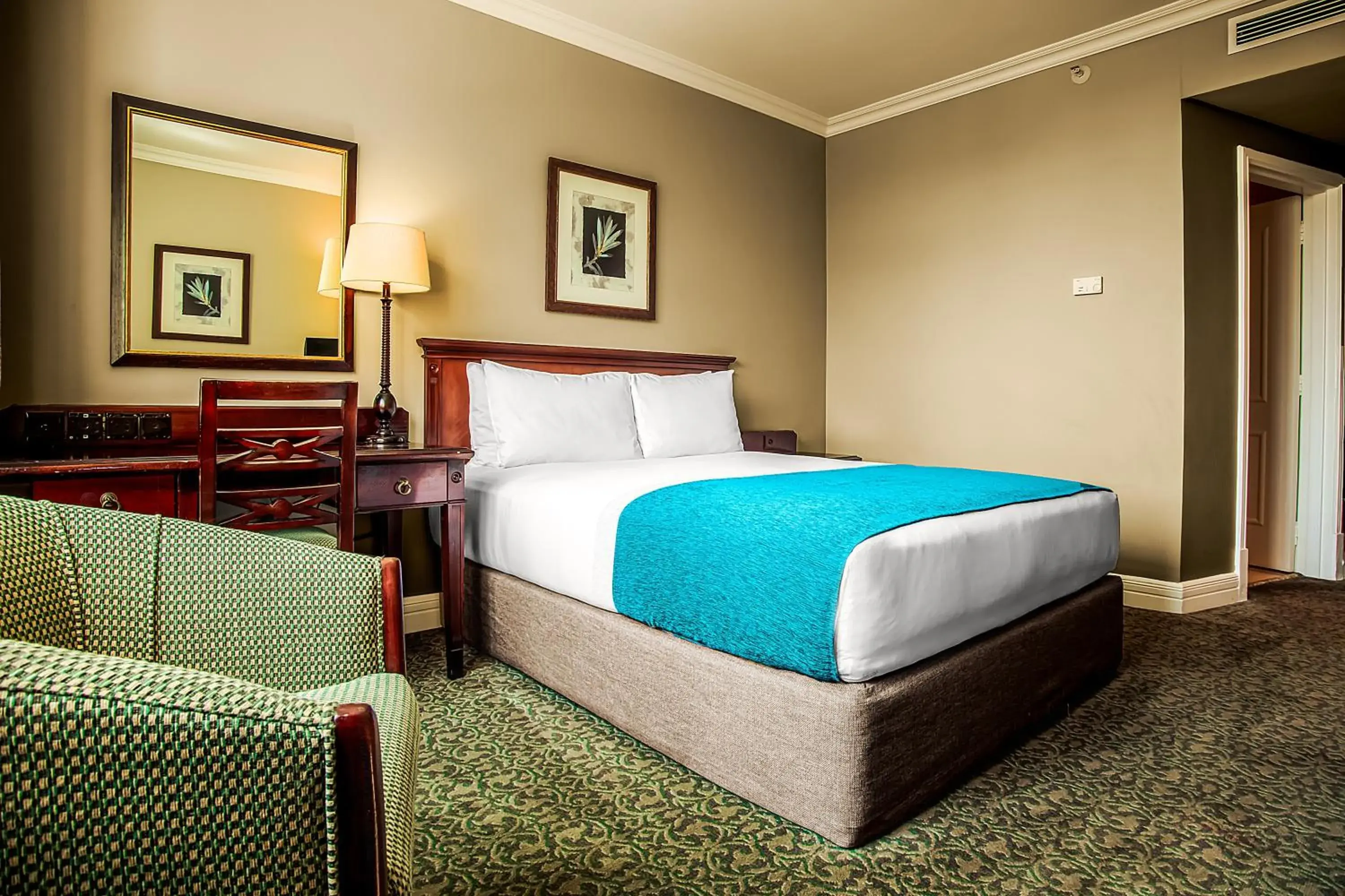 Standard Queen Room in The Ridge Hotel Standard Queen Room in The Ridge Hotel