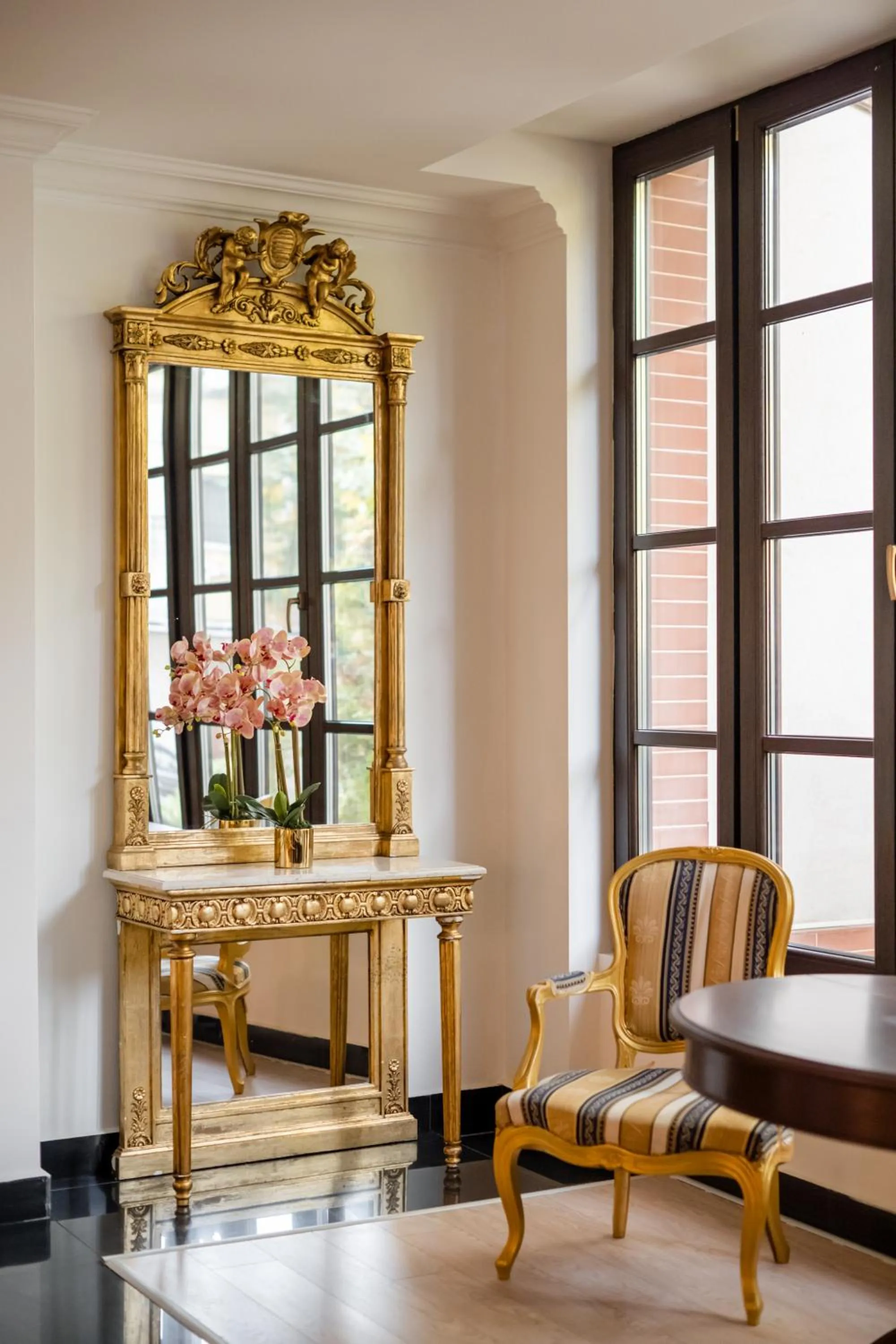 Lobby or reception in Hotel Royal Plaza By TimHotels