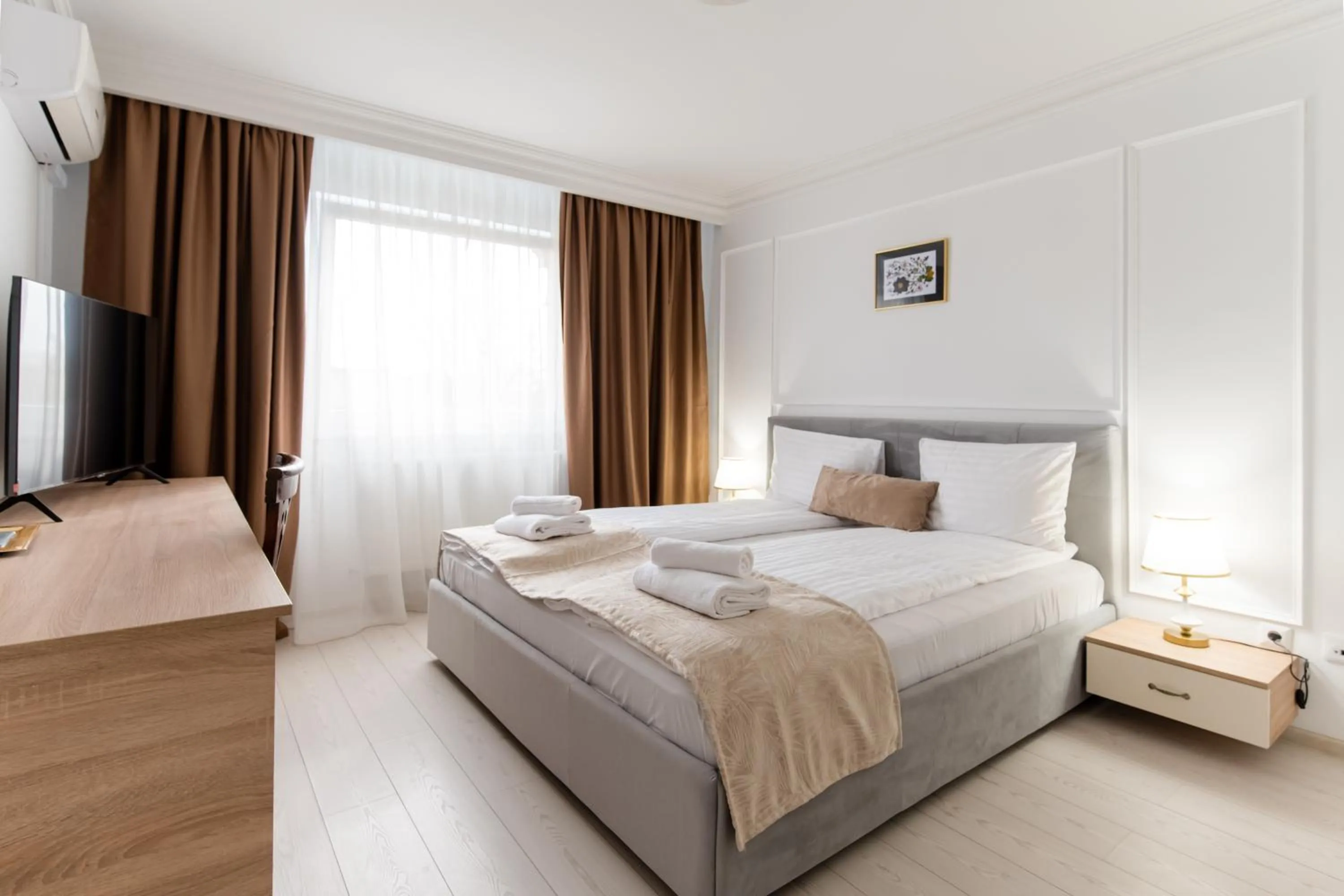 Bed in Hotel Royal Plaza By TimHotels