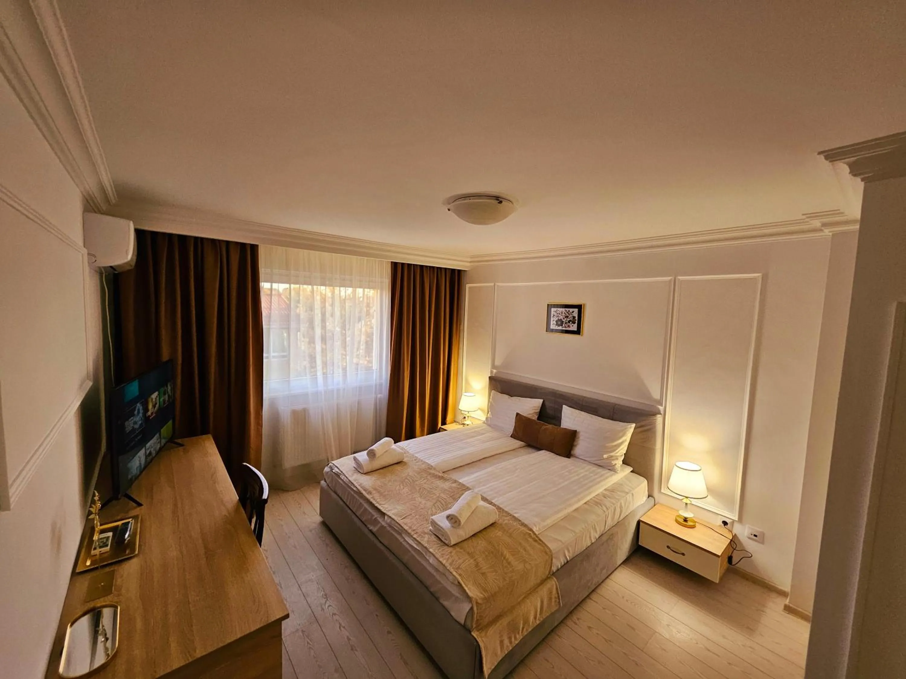 Bed in Hotel Royal Plaza By TimHotels