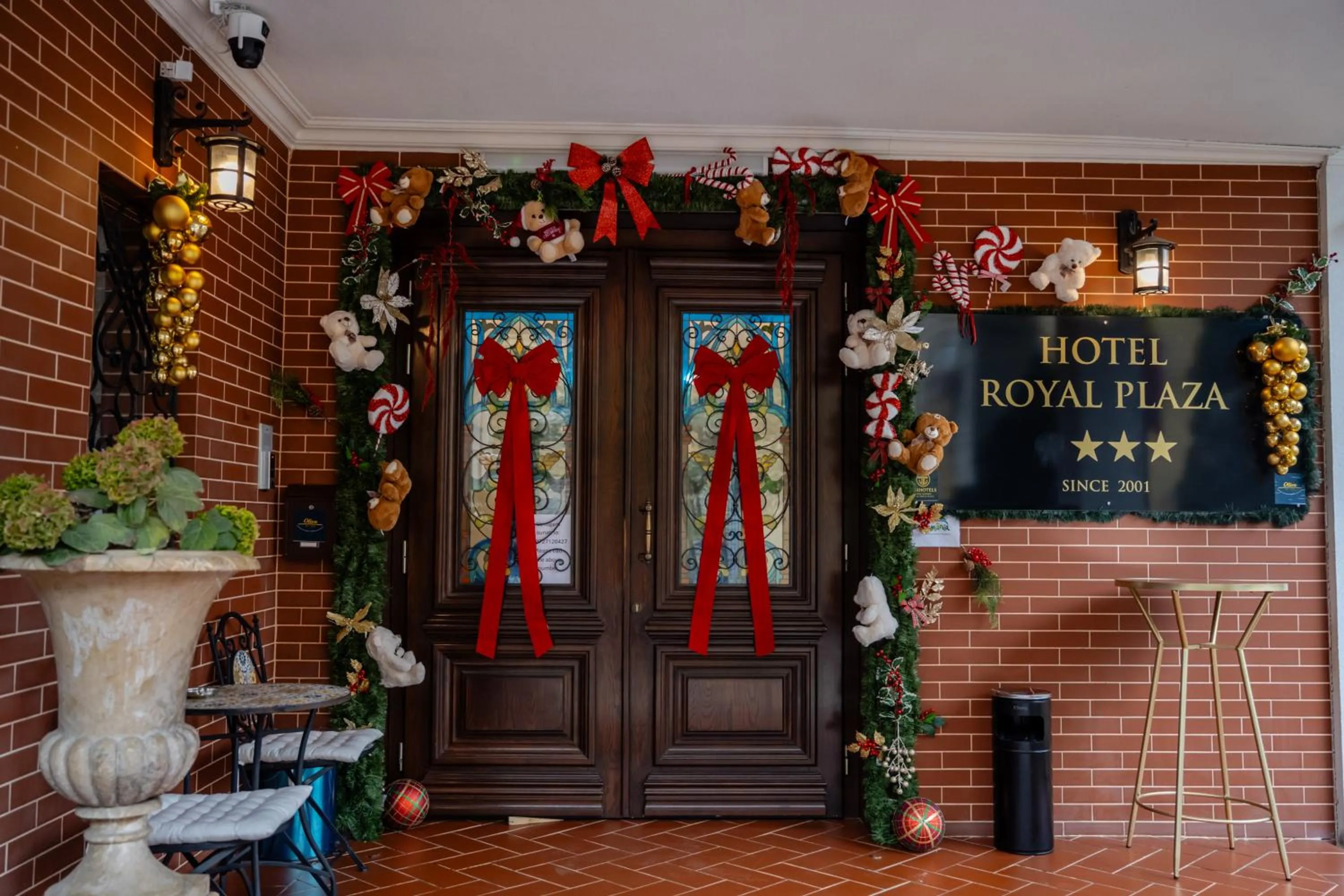 Facade/entrance in Hotel Royal Plaza By TimHotels