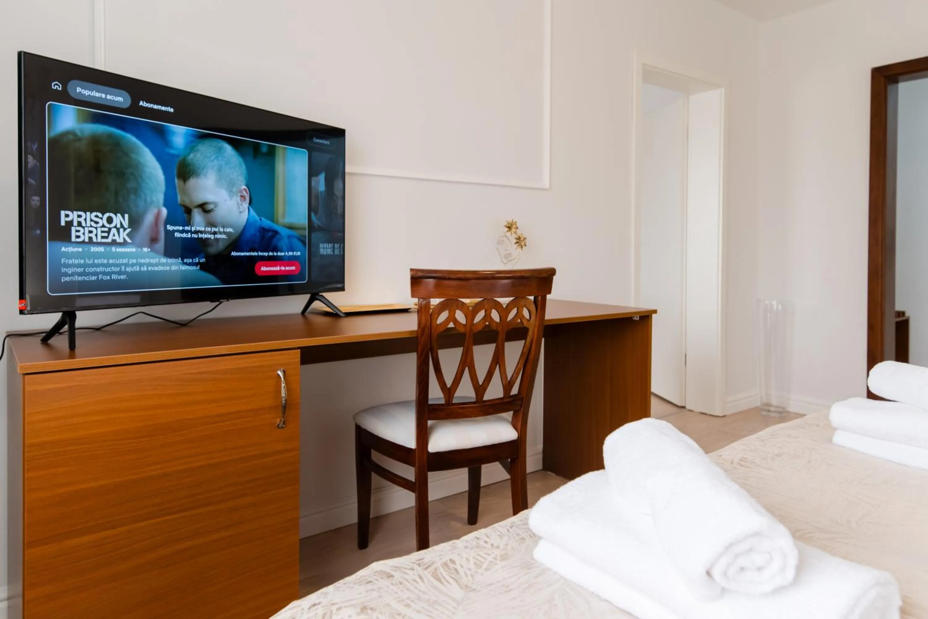 TV and multimedia, Bed in Hotel Royal Plaza By TimHotels