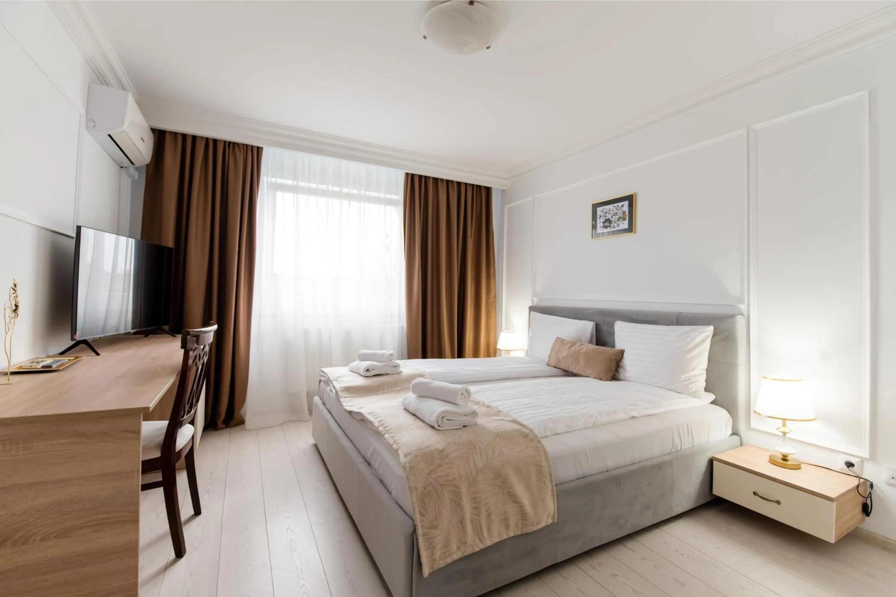 Bed in Hotel Royal Plaza By TimHotels