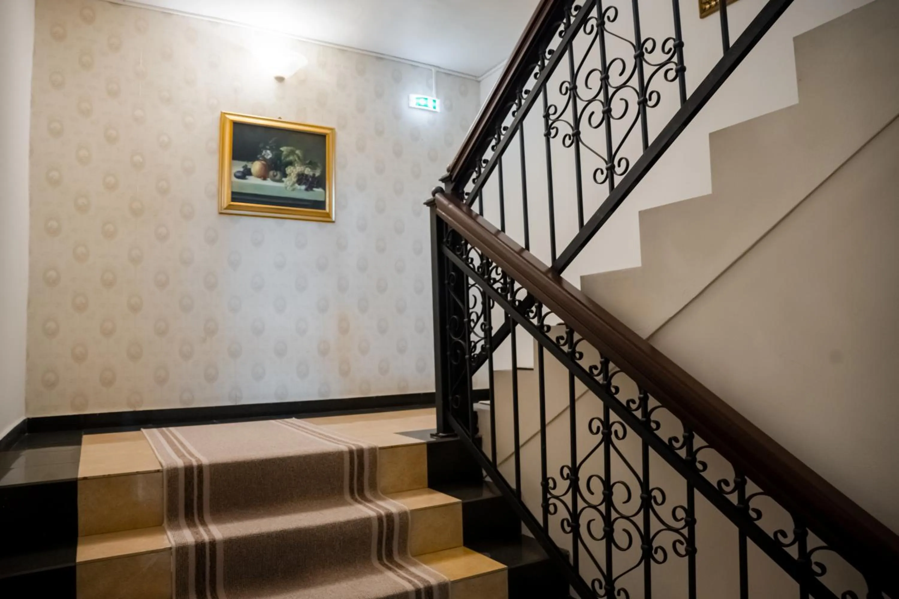 Lobby or reception in Hotel Royal Plaza By TimHotels