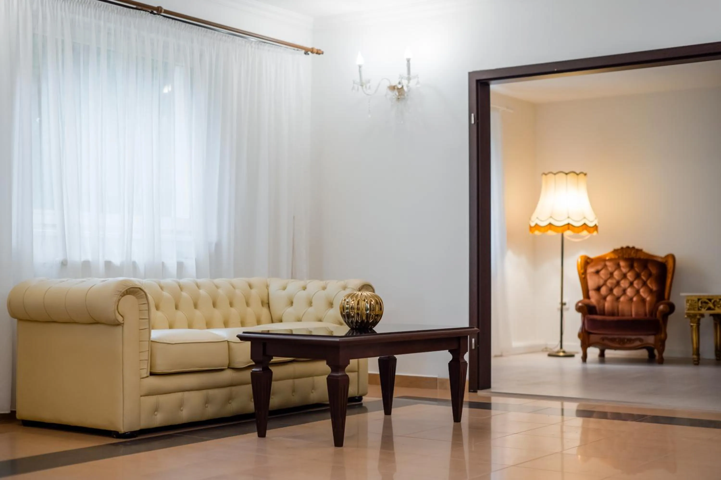 Lobby or reception in Hotel Royal Plaza By TimHotels