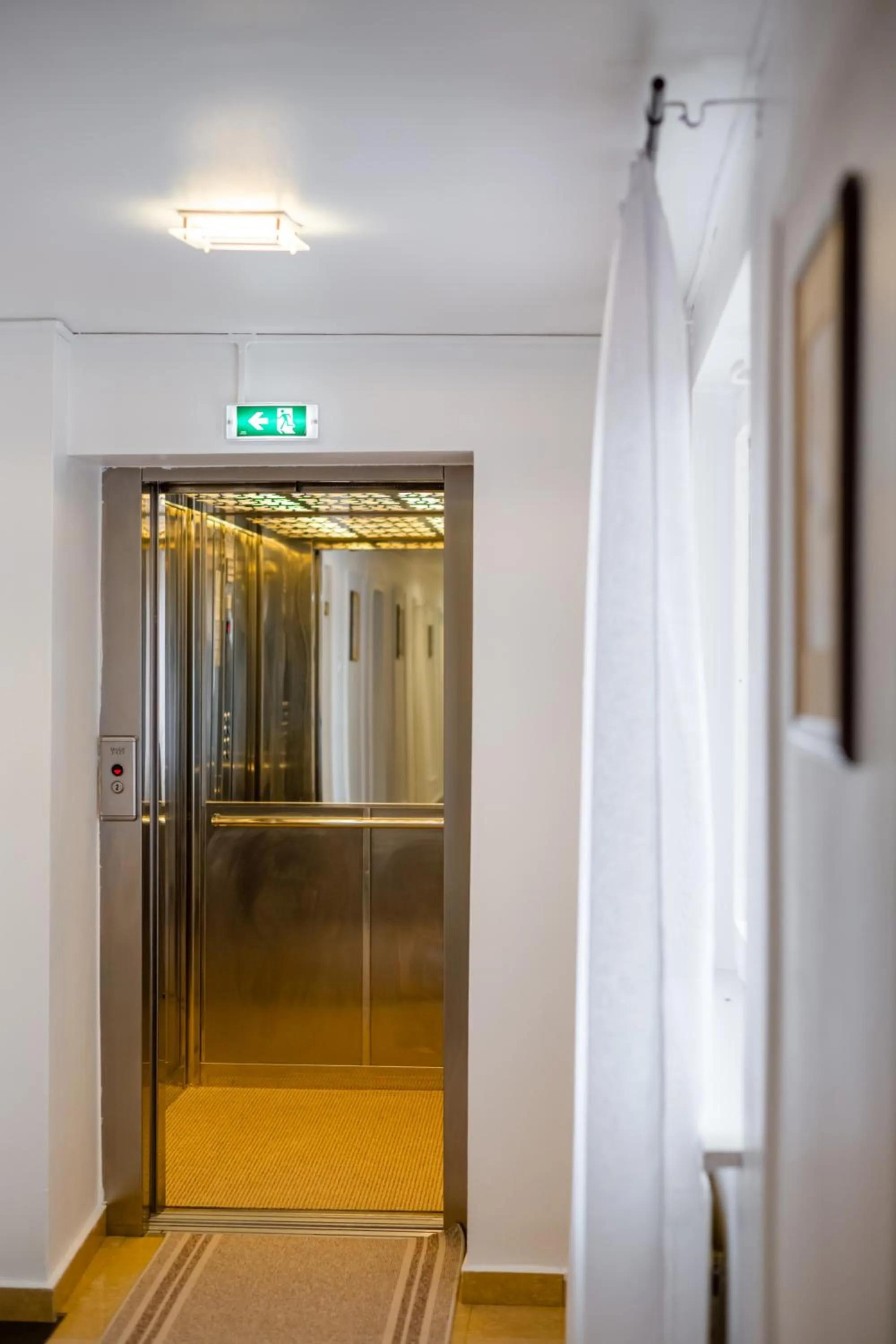 elevator in Hotel Royal Plaza By TimHotels