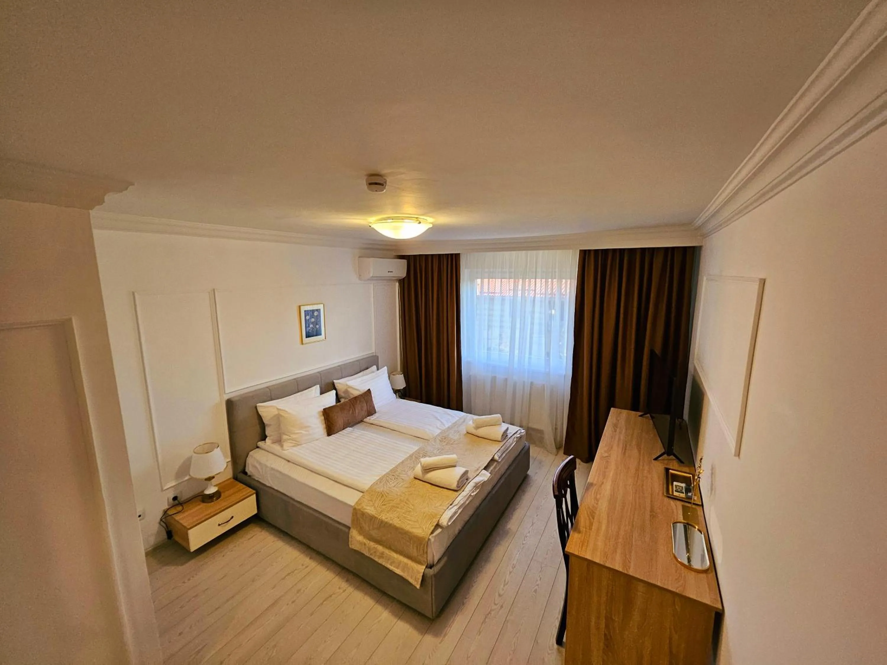 Bed in Hotel Royal Plaza By TimHotels