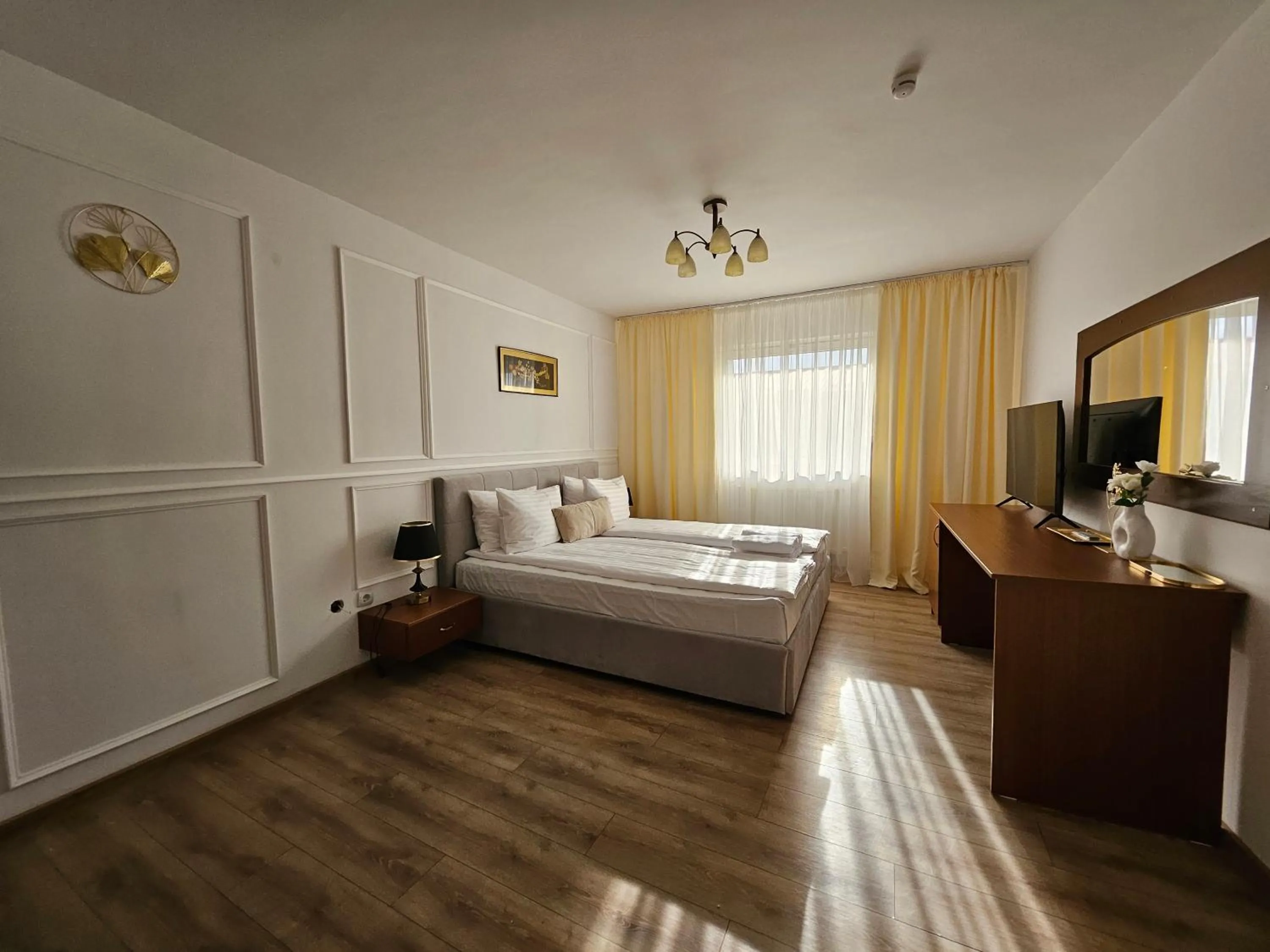 Bed in Hotel Royal Plaza By TimHotels