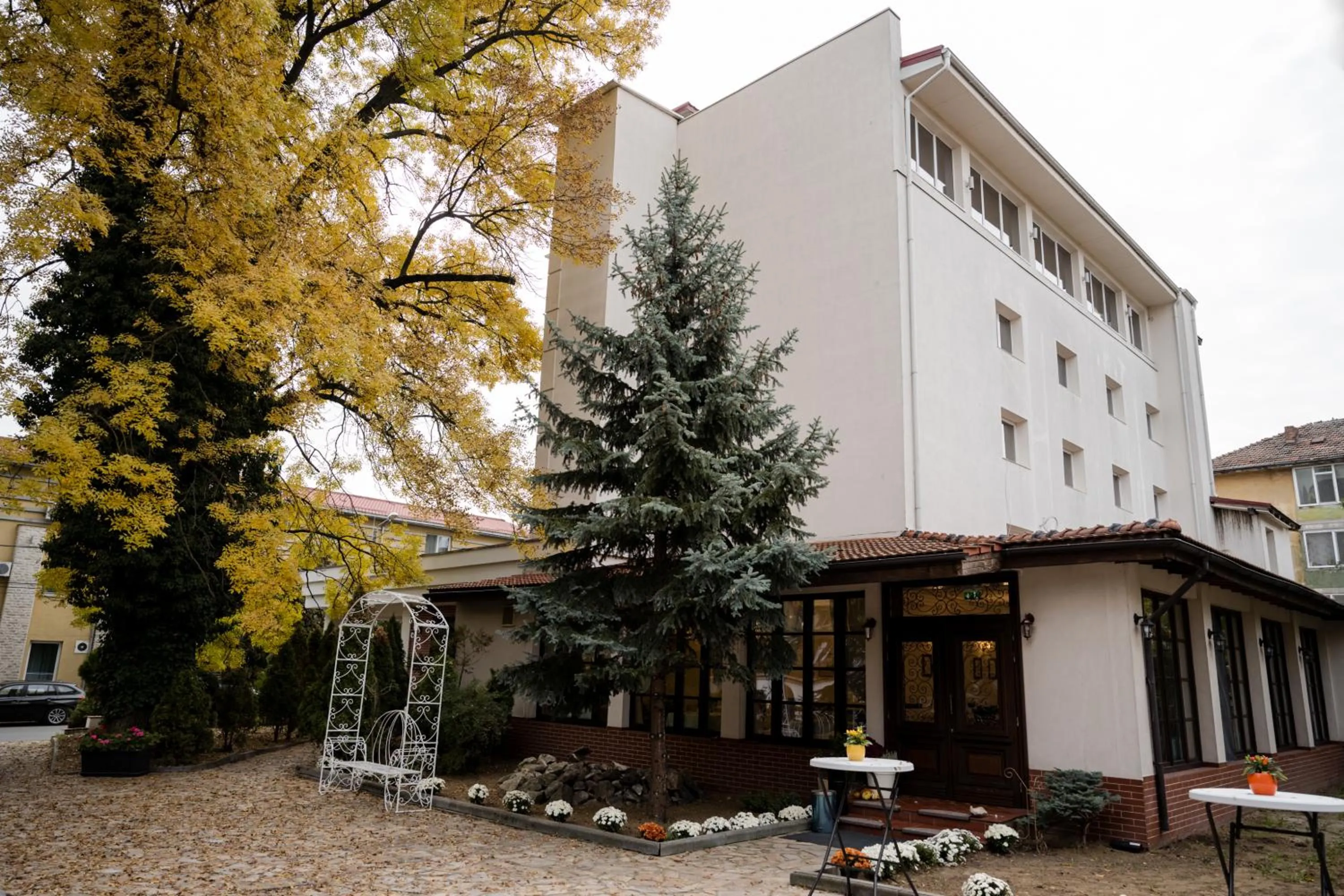 Property building in Hotel Royal Plaza By TimHotels