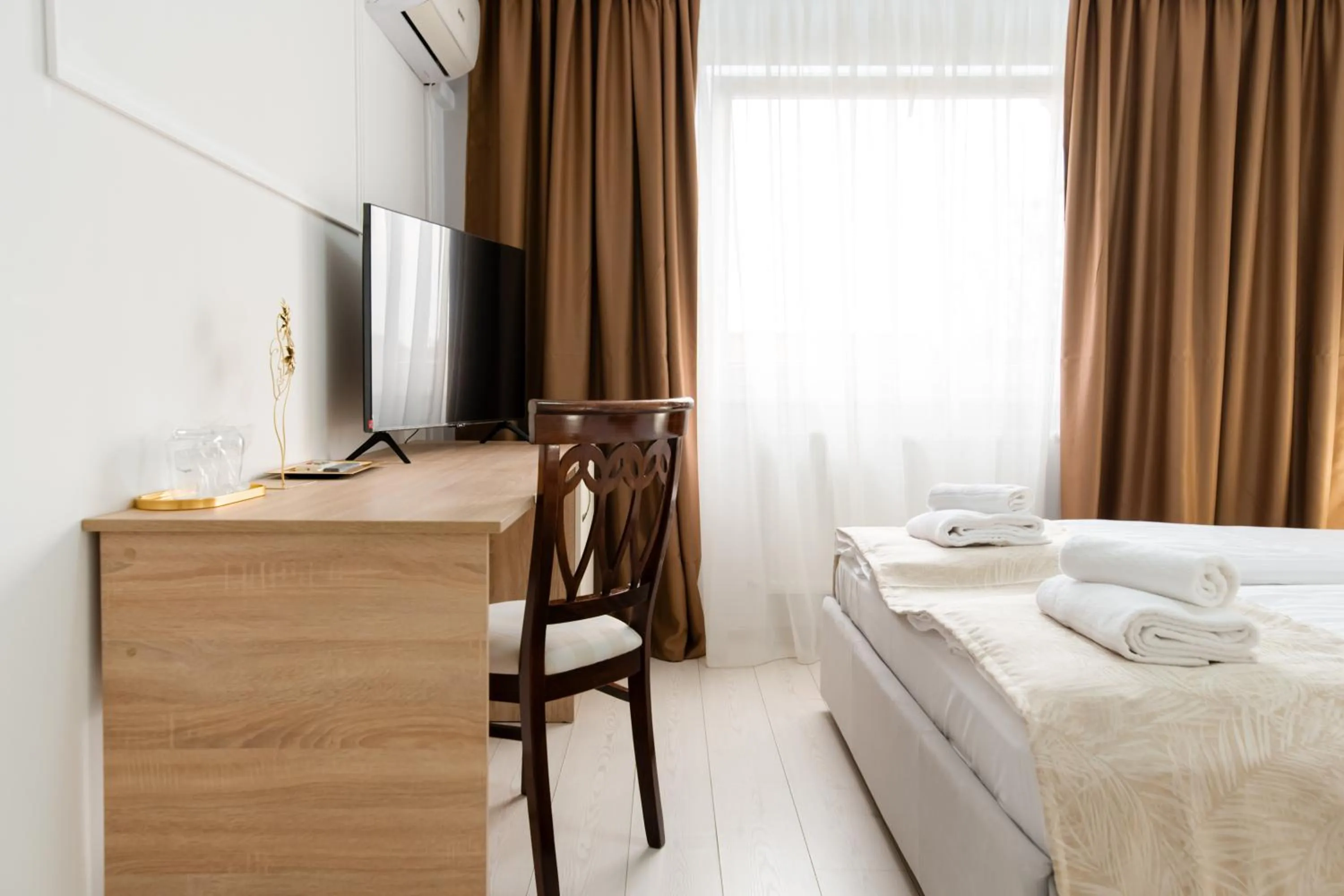 TV and multimedia, Bed in Hotel Royal Plaza By TimHotels