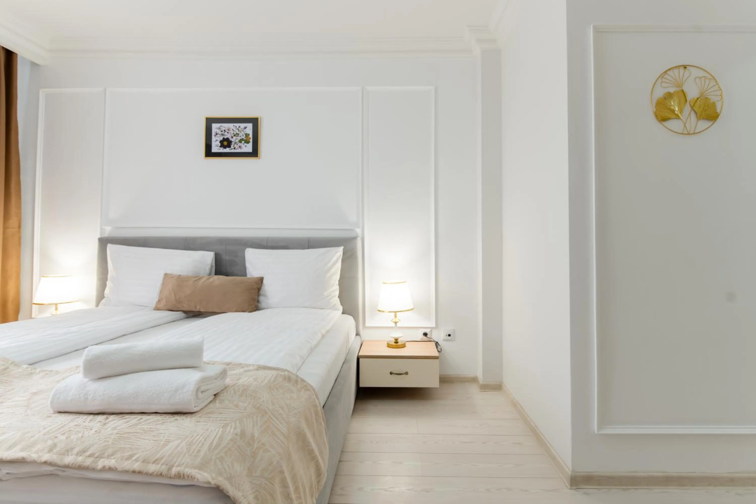 Bed in Hotel Royal Plaza By TimHotels