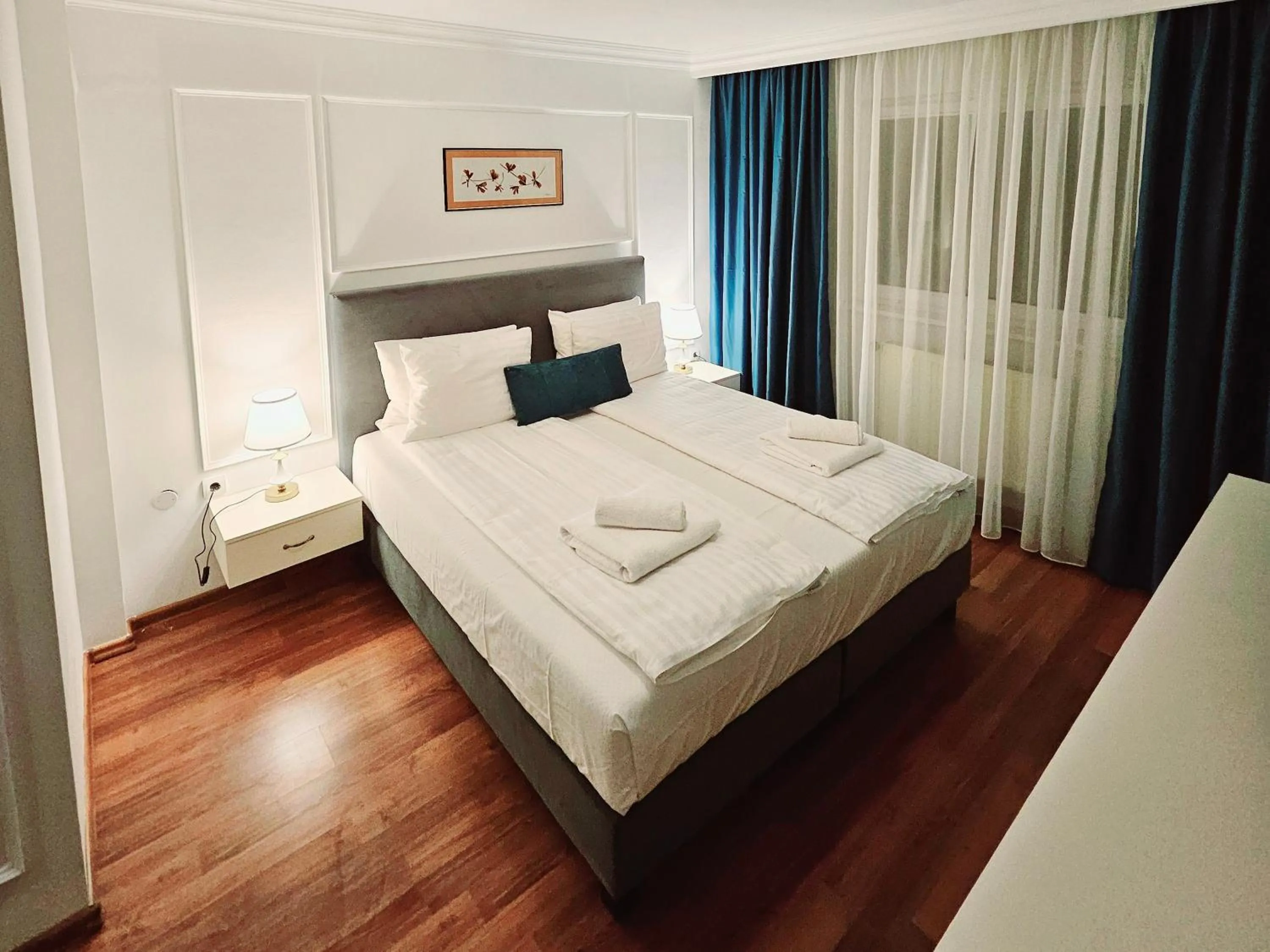 Bed in Hotel Royal Plaza By TimHotels