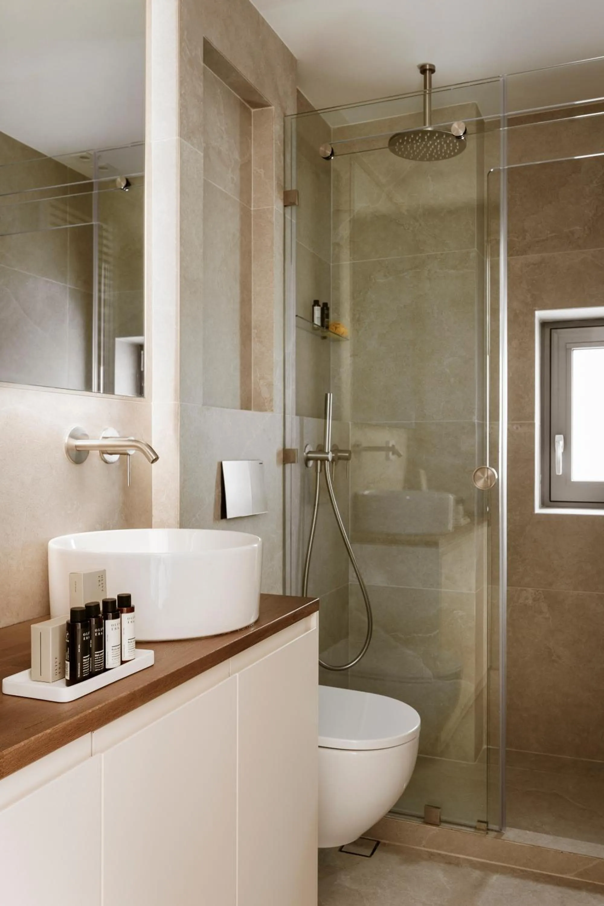 Shower in Likno Athens