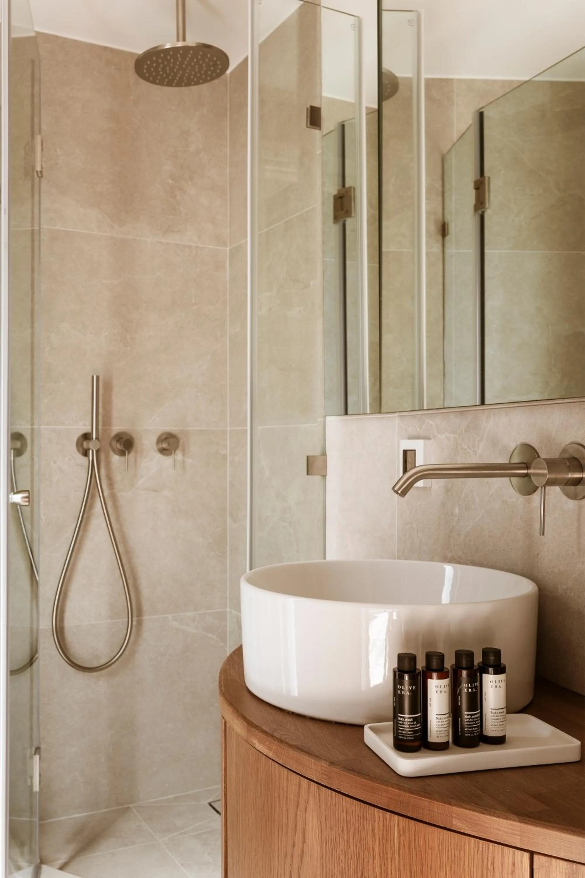 Shower in Likno Athens