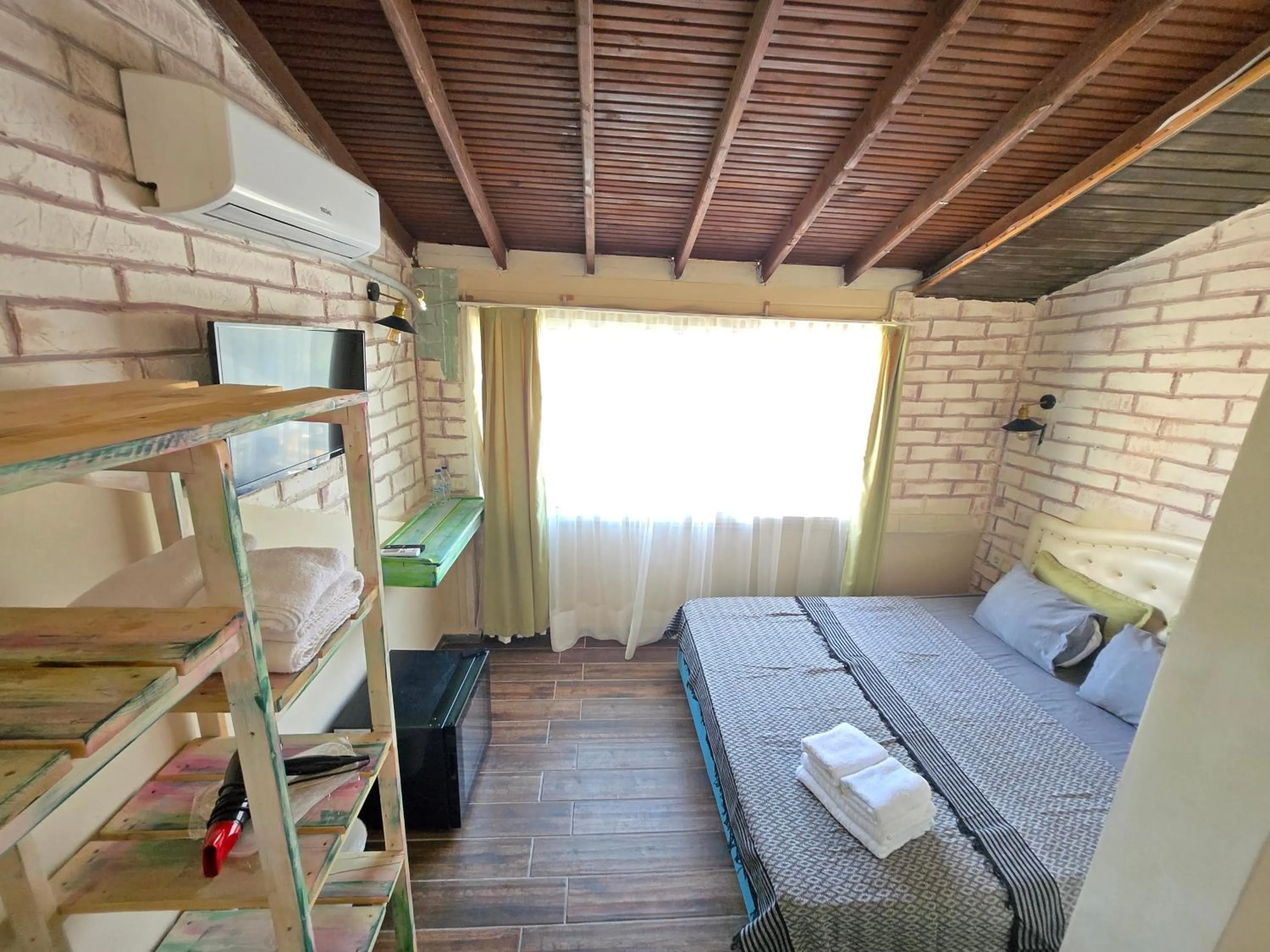 TV and multimedia in Kekik Alaçatı Otel