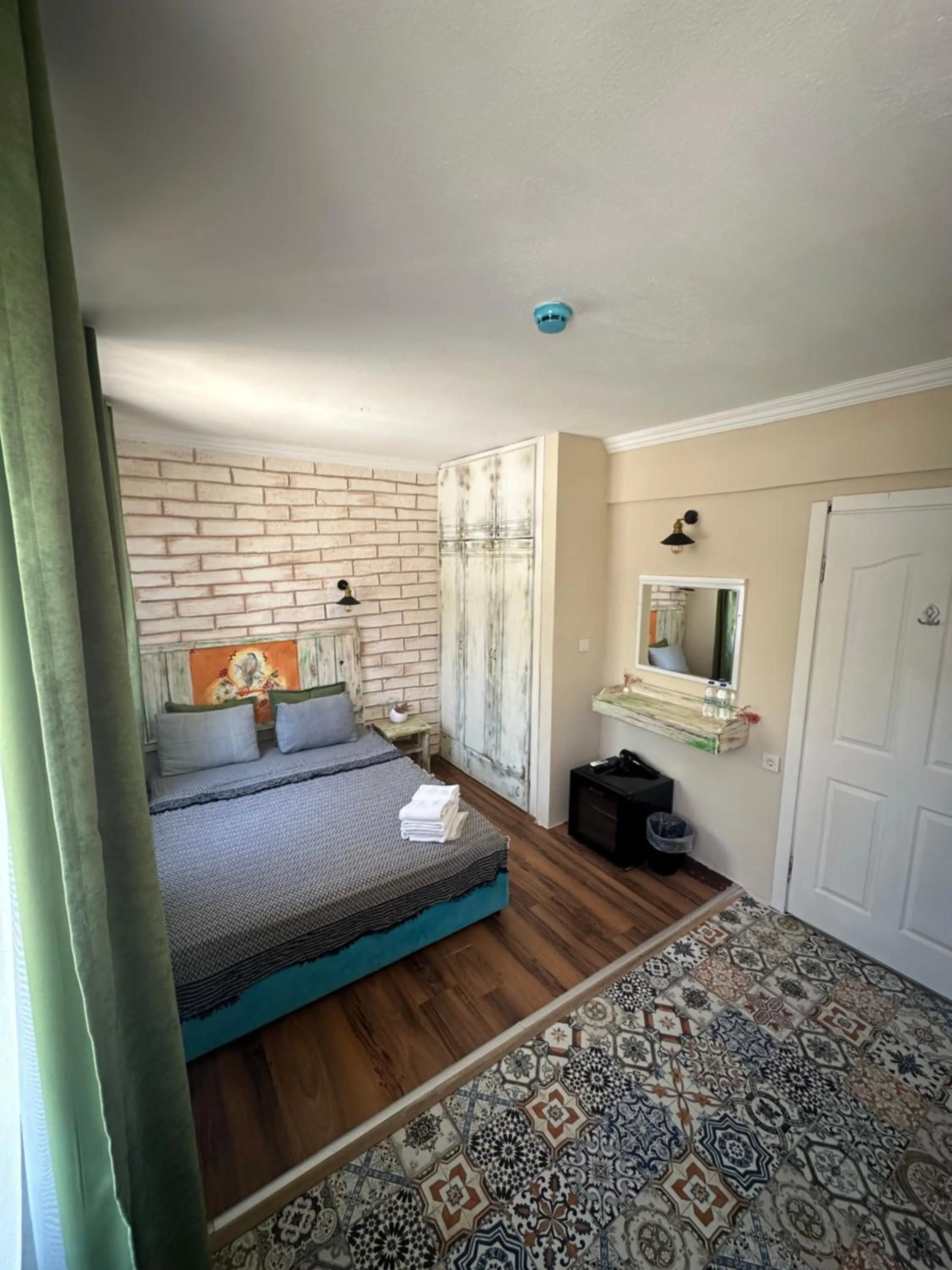 Photo of the whole room in Kekik Alaçatı Otel