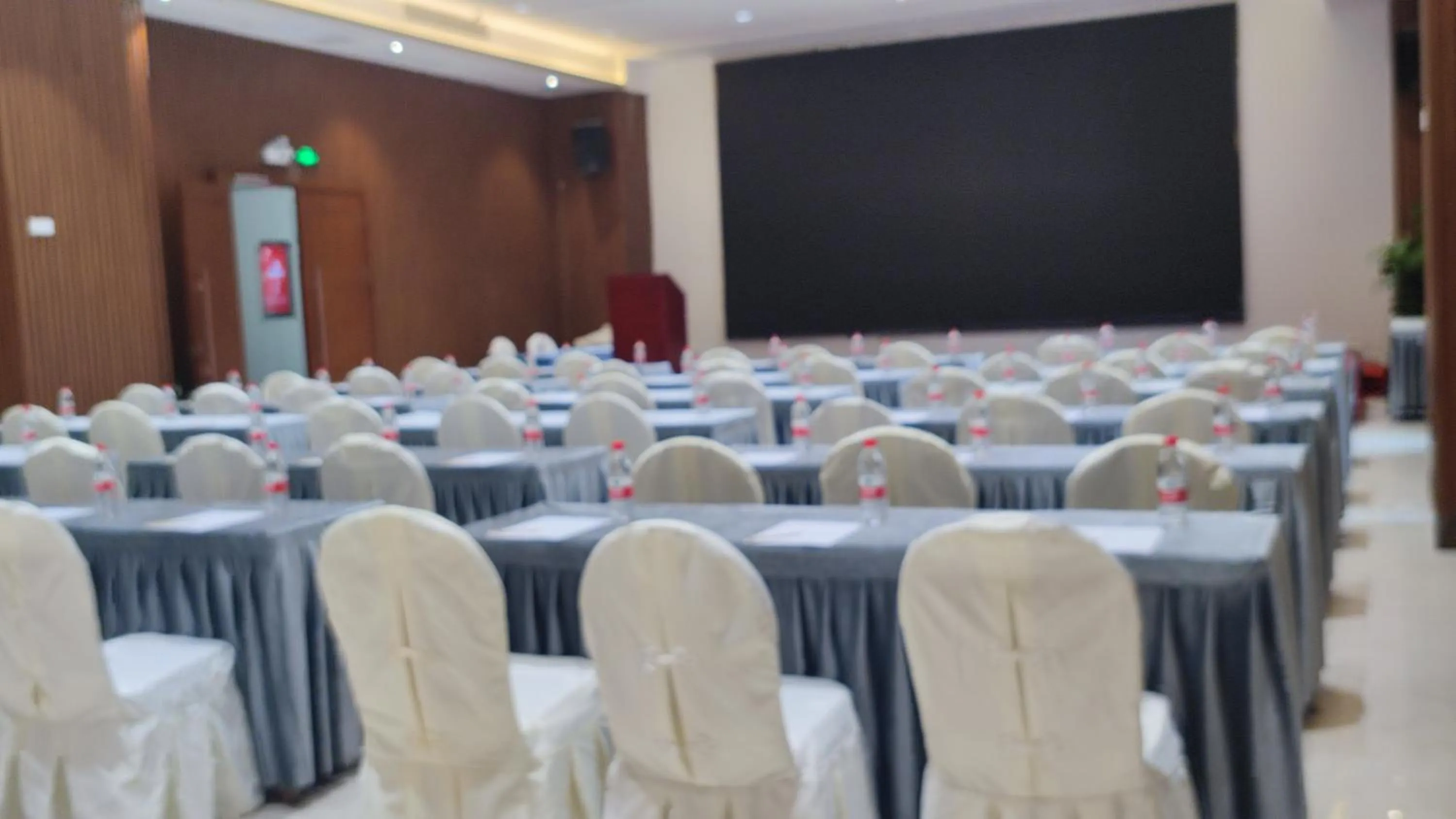 Meeting/conference room in Phoenix Hill Hotel Dongguan - Golf Course Shop