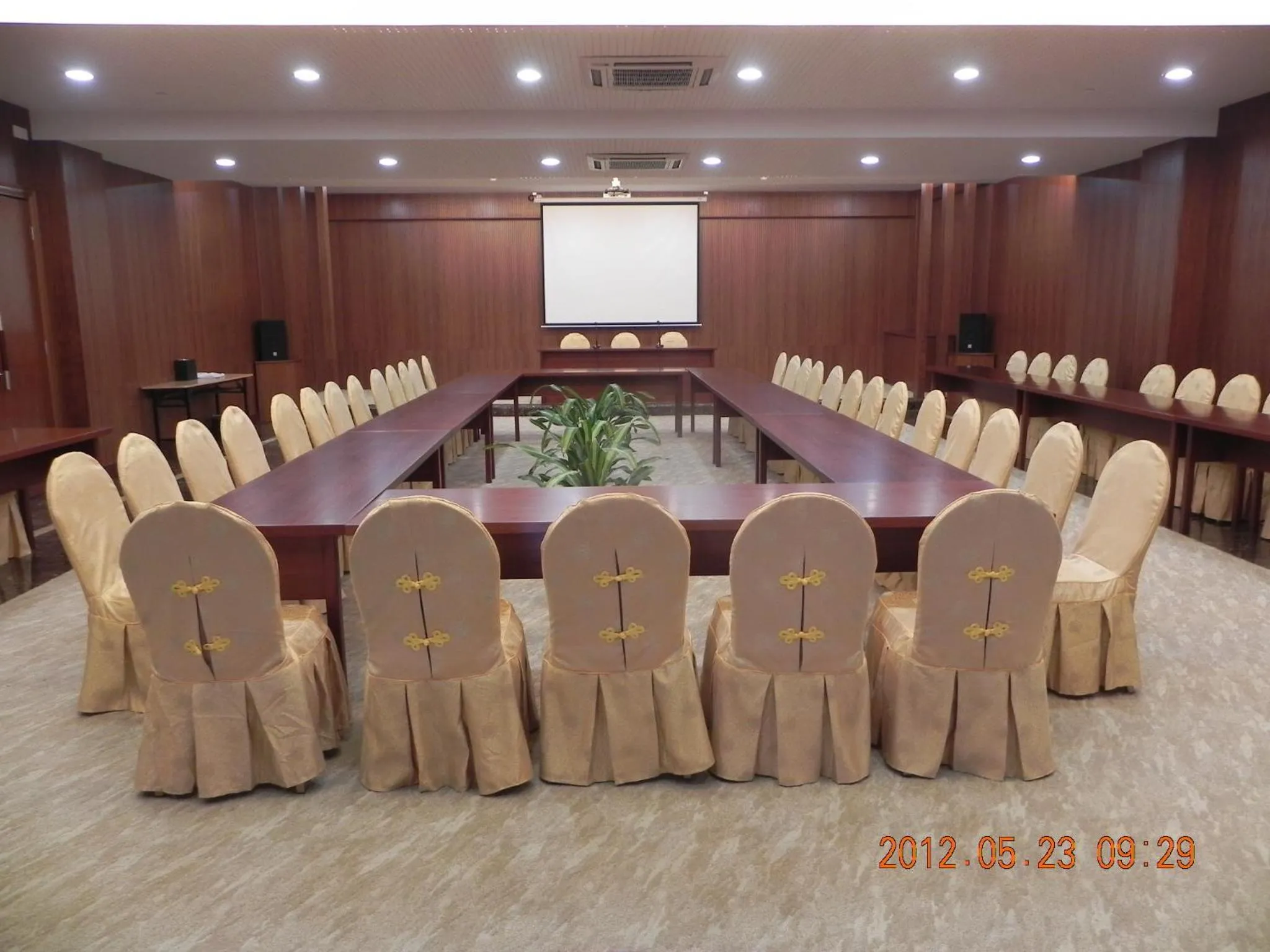 Business facilities in Phoenix Hill Hotel Dongguan - Golf Course Shop