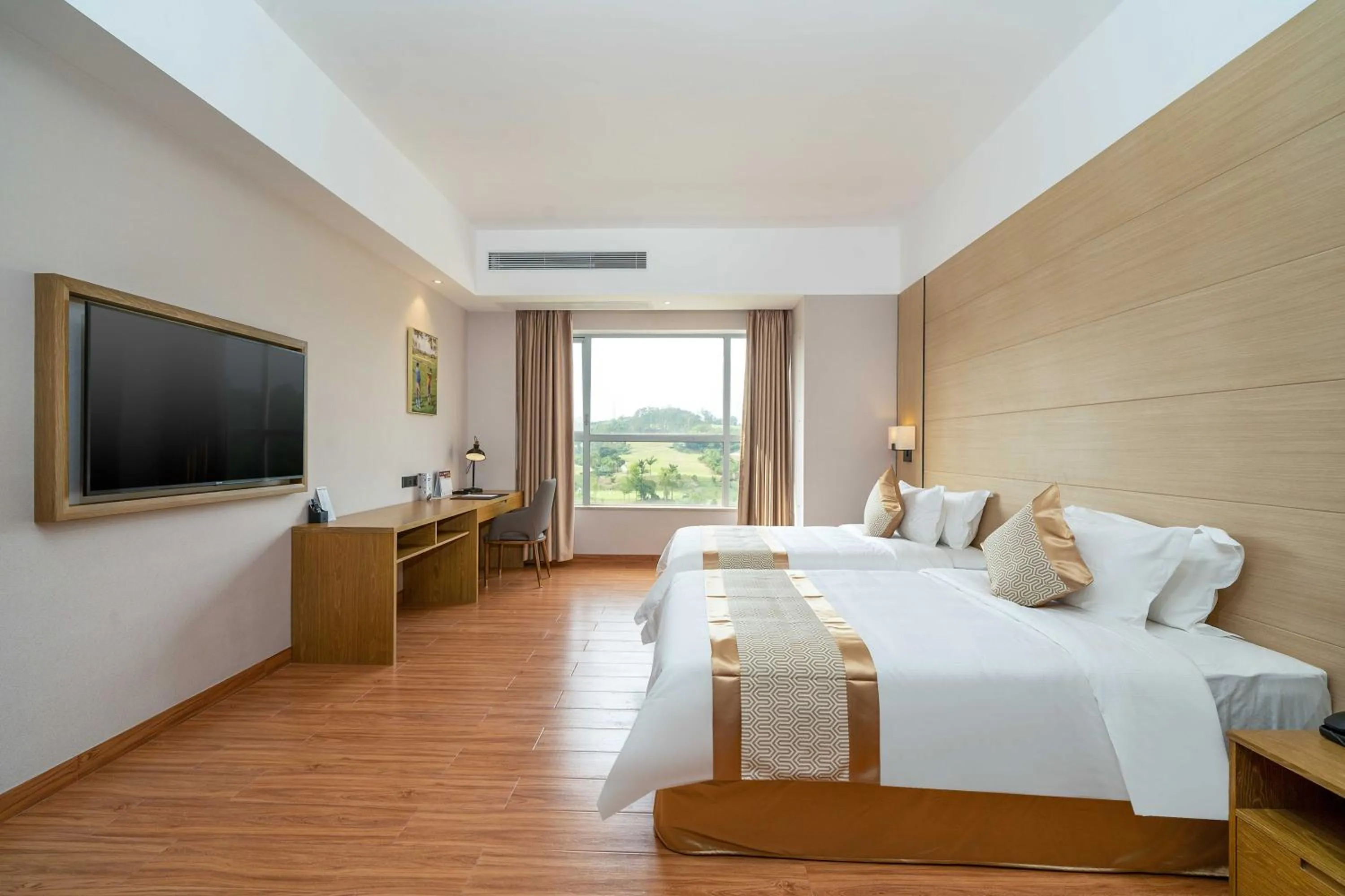 Bedroom in Phoenix Hill Hotel Dongguan - Golf Course Shop