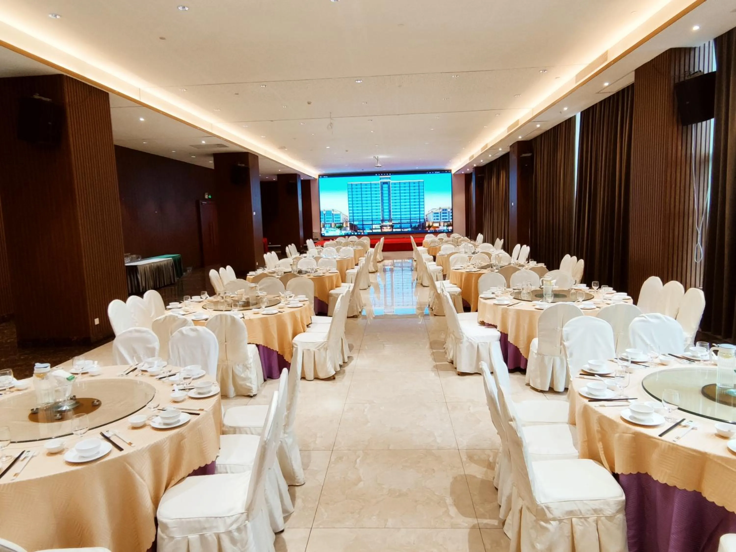 Banquet/Function facilities in Phoenix Hill Hotel Dongguan - Golf Course Shop