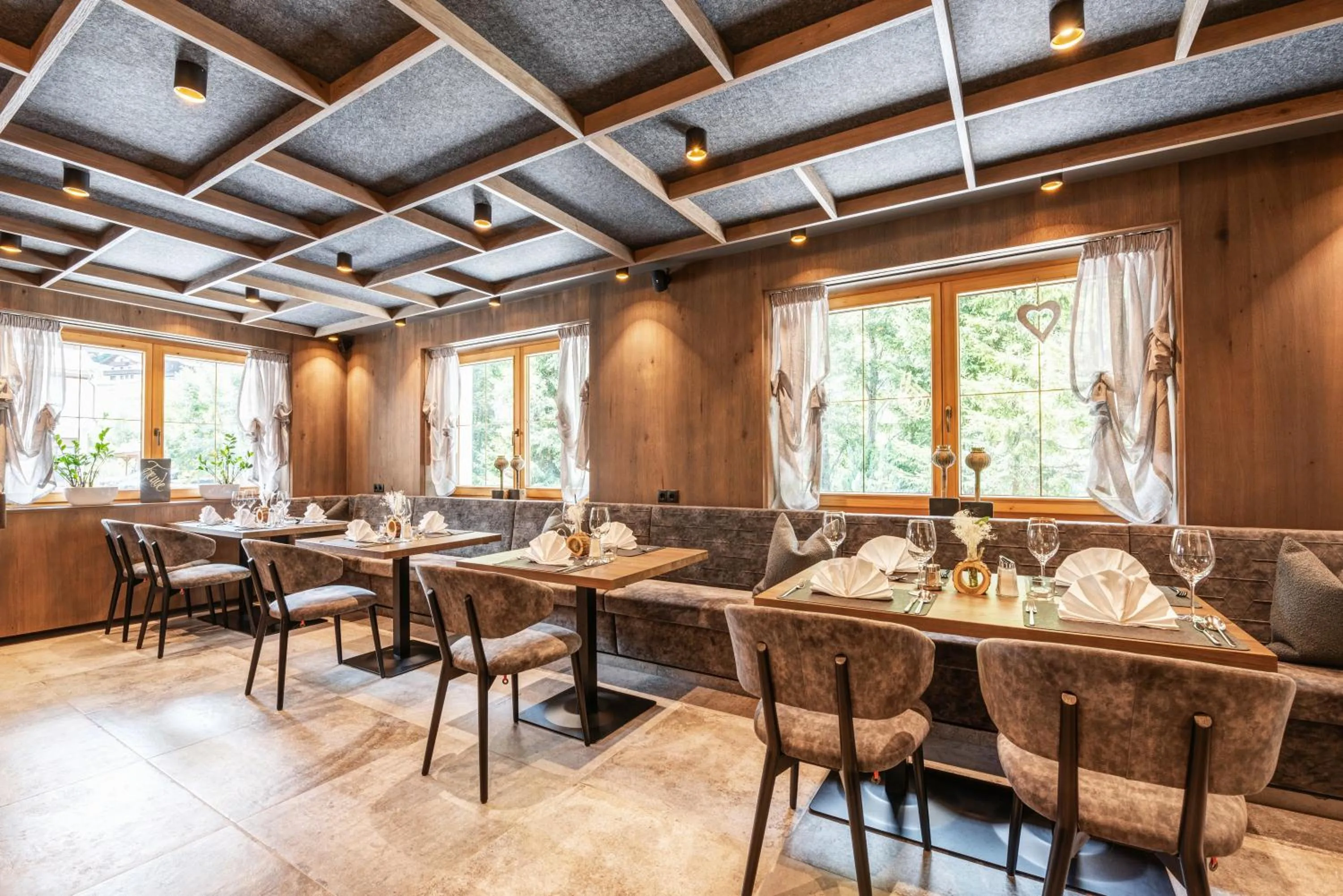 Restaurant/places to eat in Hotel Enzian Paznaun