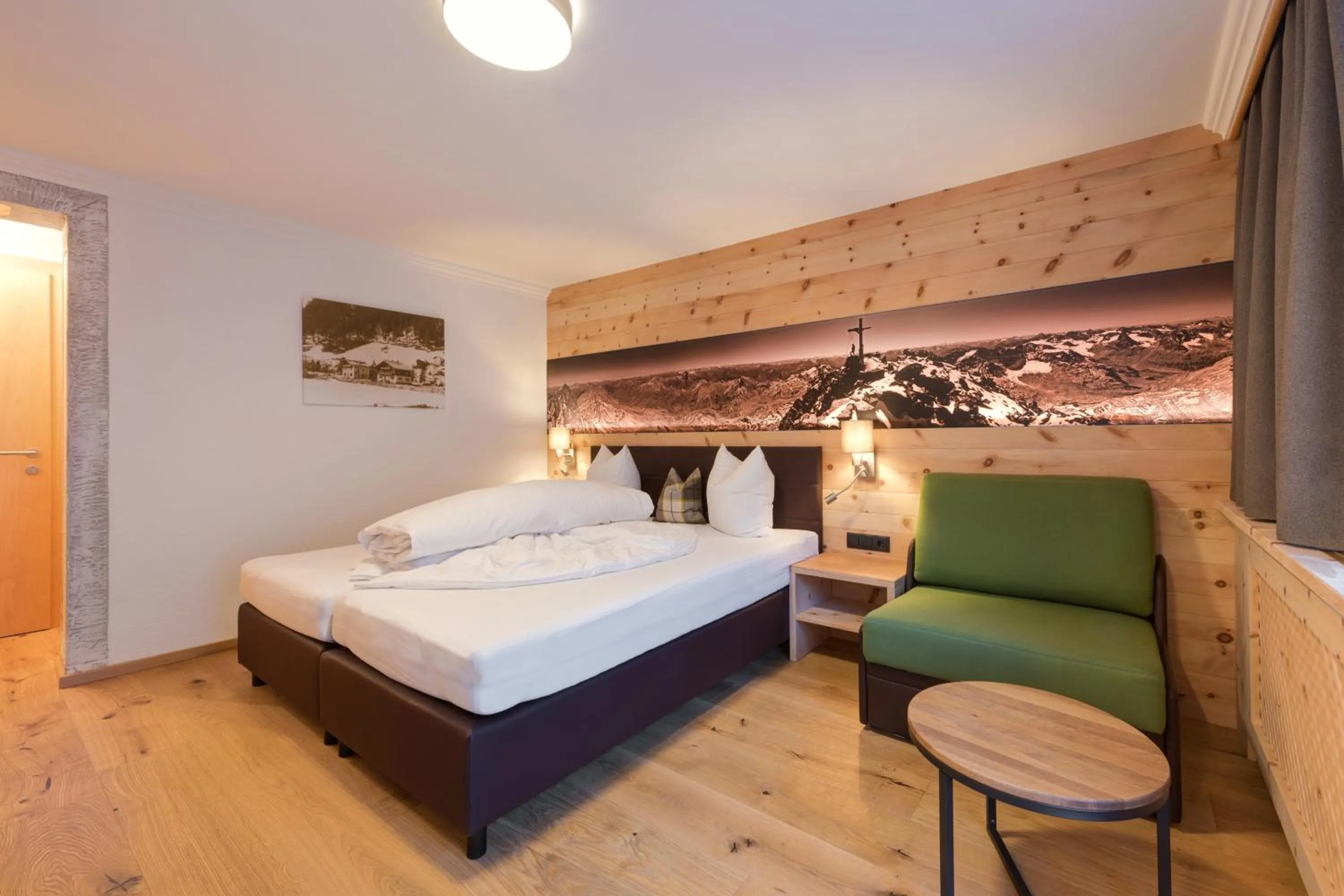 Photo of the whole room, Bed in Hotel Enzian Paznaun