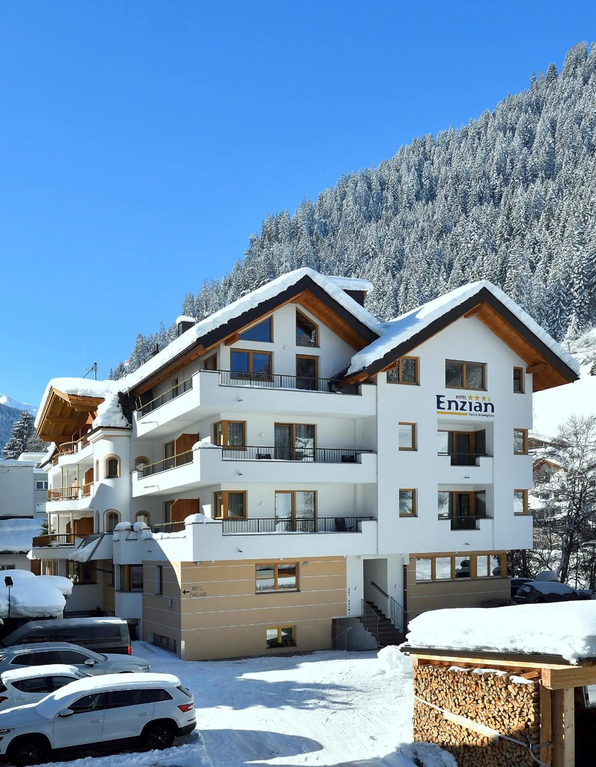 Facade/entrance in Hotel Enzian Paznaun