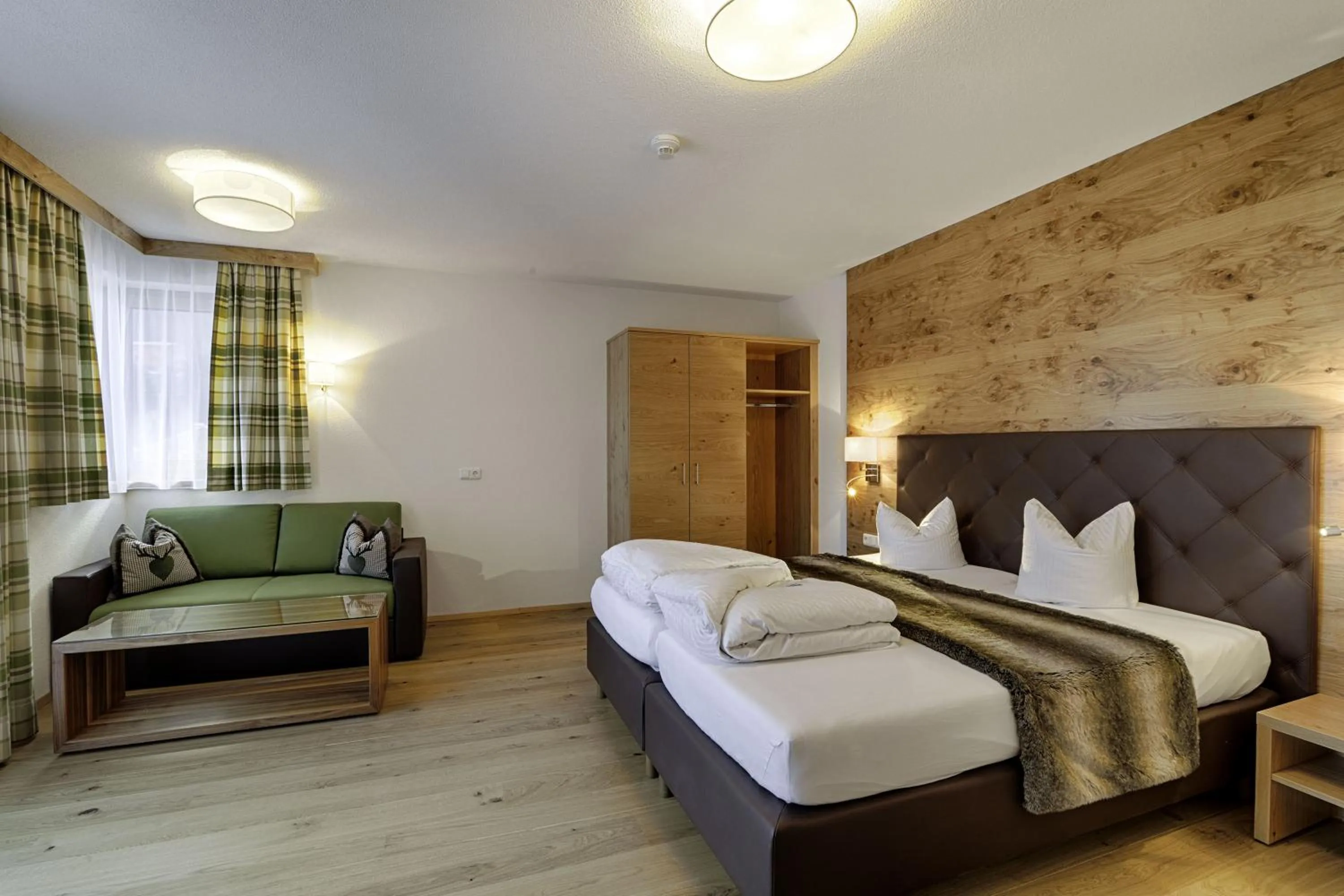 Photo of the whole room, Bed in Hotel Enzian Paznaun