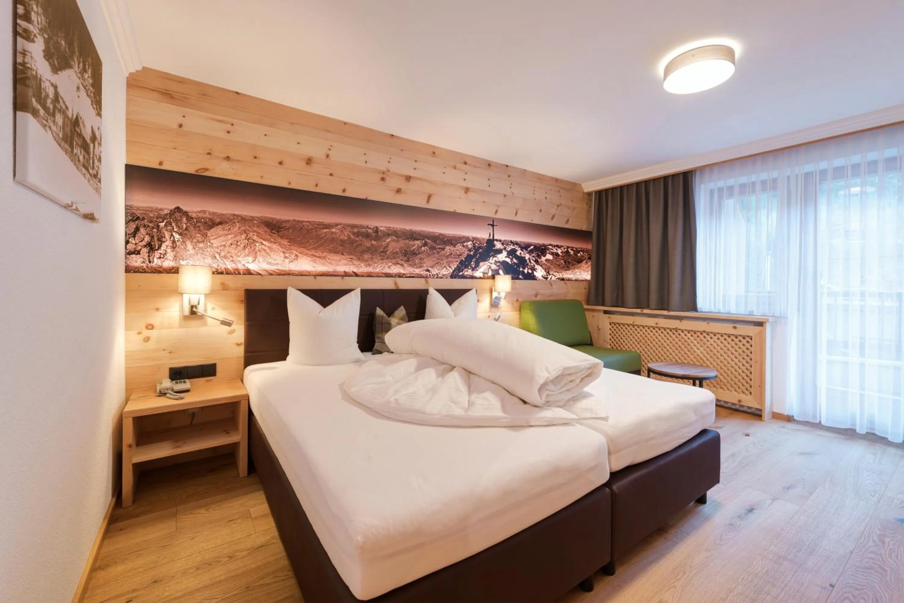 Photo of the whole room, Bed in Hotel Enzian Paznaun