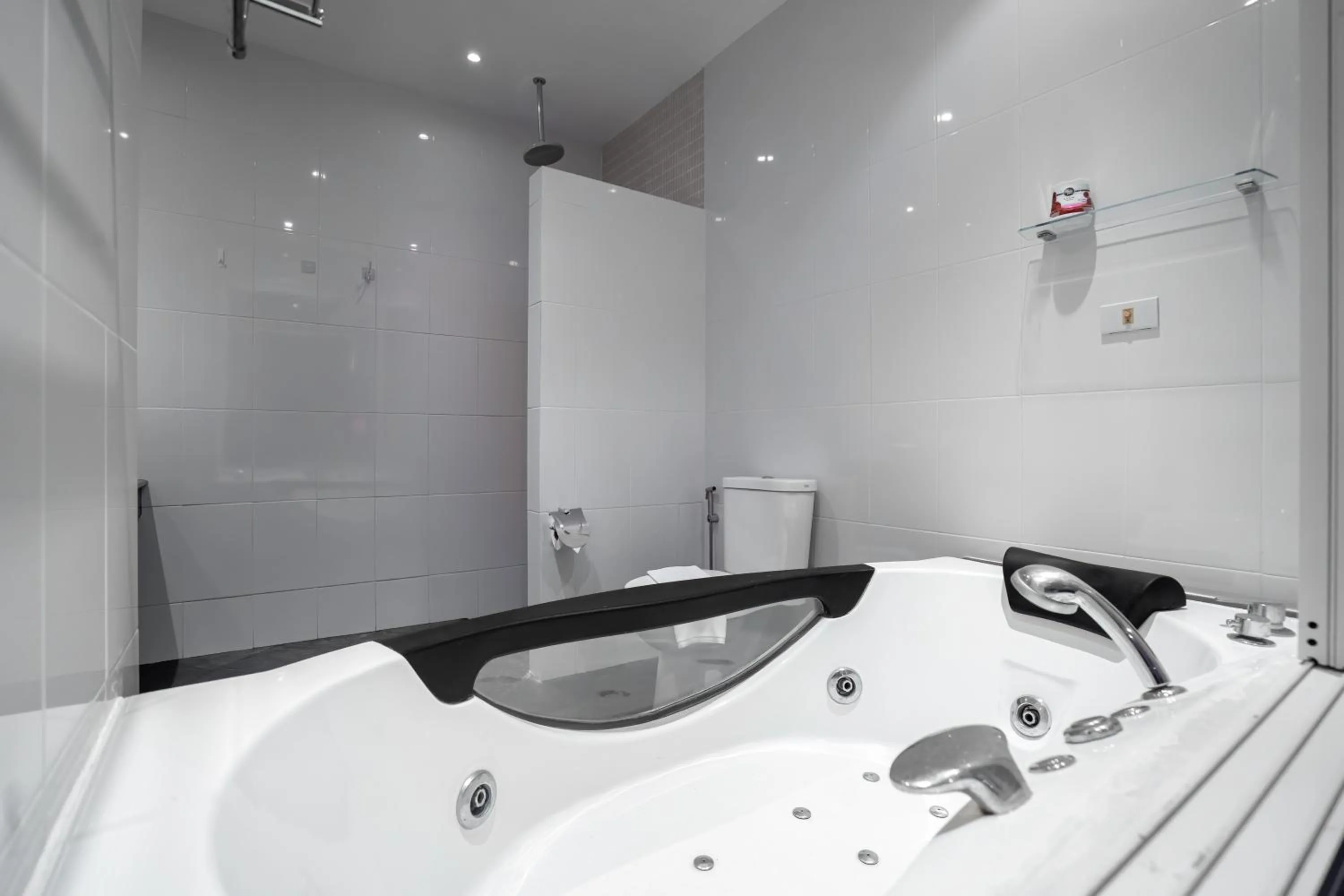 Shower in Hillside Seaview Residence