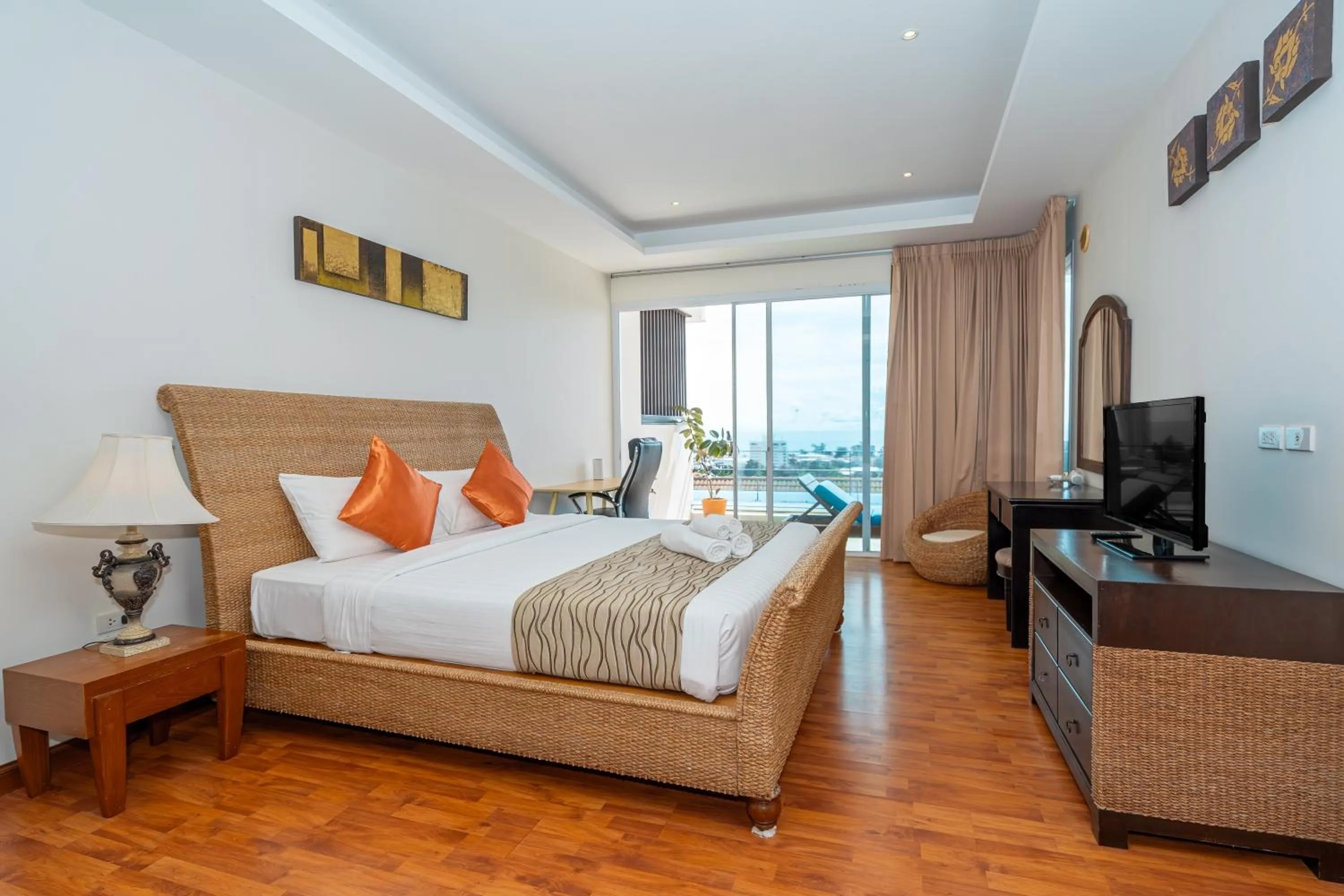 Photo of the whole room, Bed in Hillside Seaview Residence