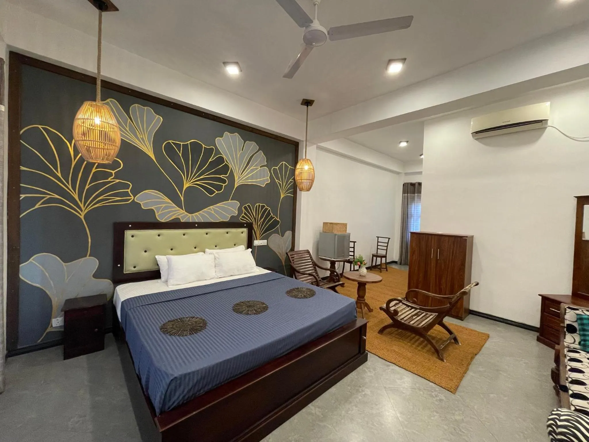 Bed in Crystal Oceanic