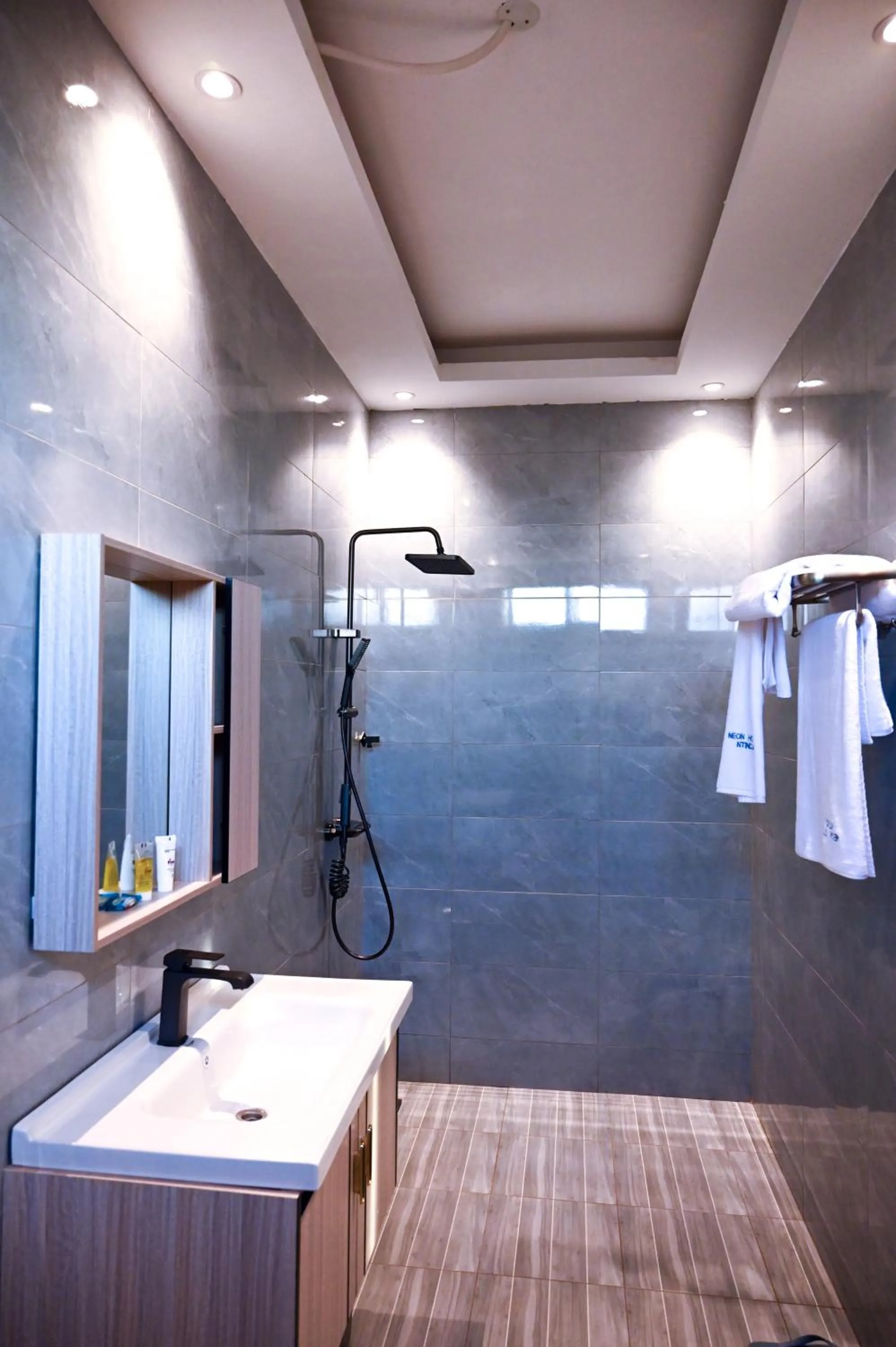 Shower in Neon Hotel Ntinda