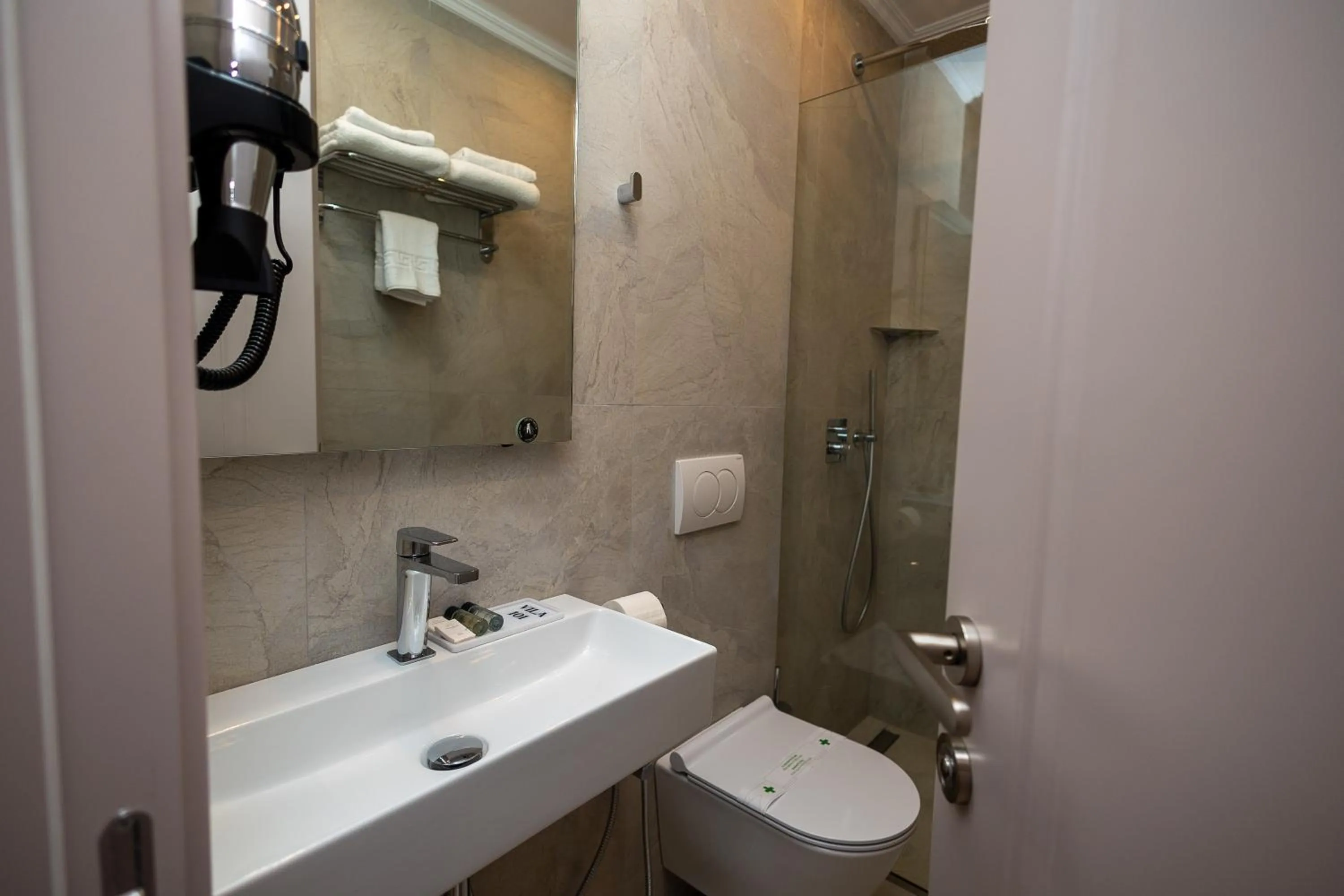 Shower in Hotel Vila 101-New Bazaar