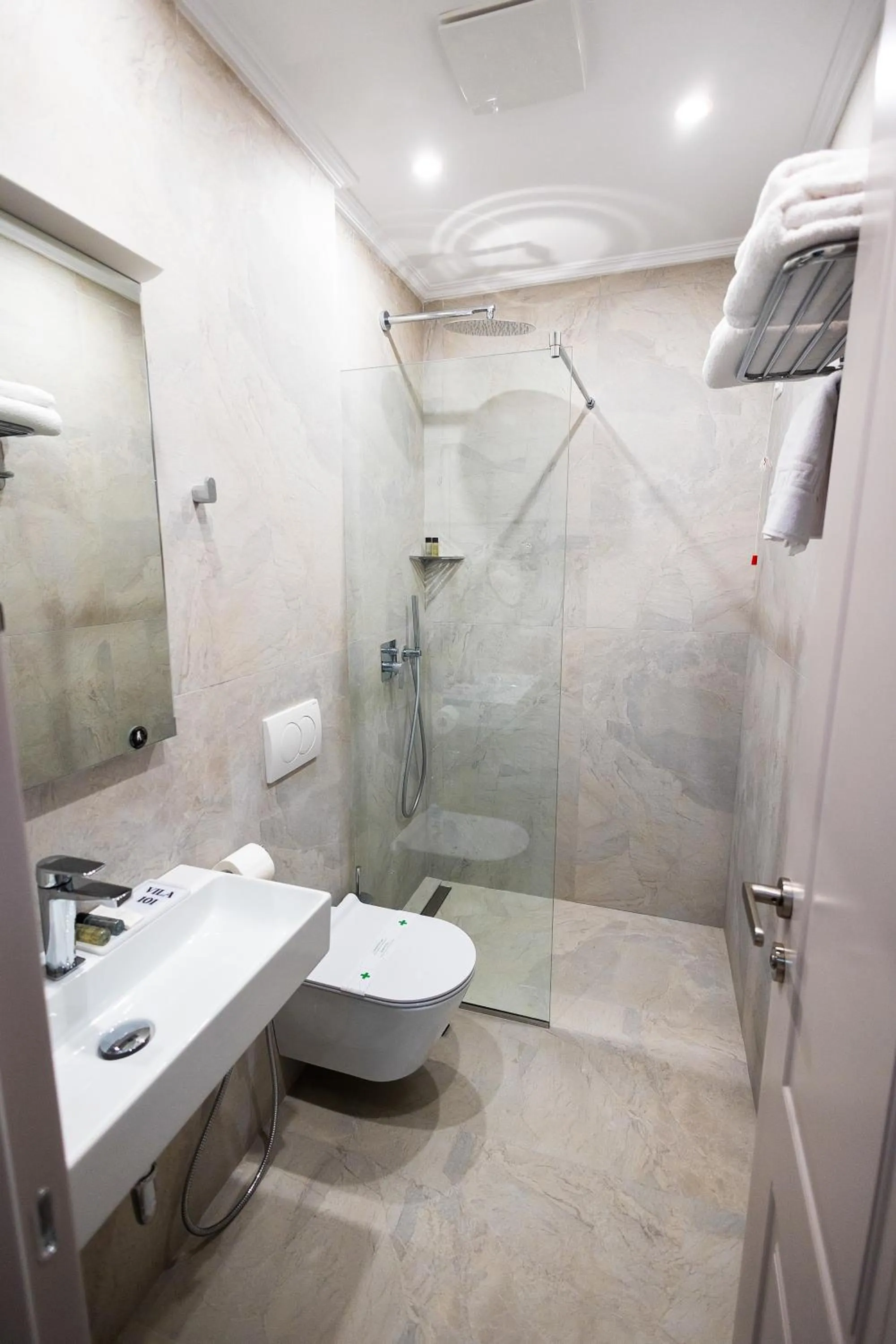 Shower in Hotel Vila 101-New Bazaar