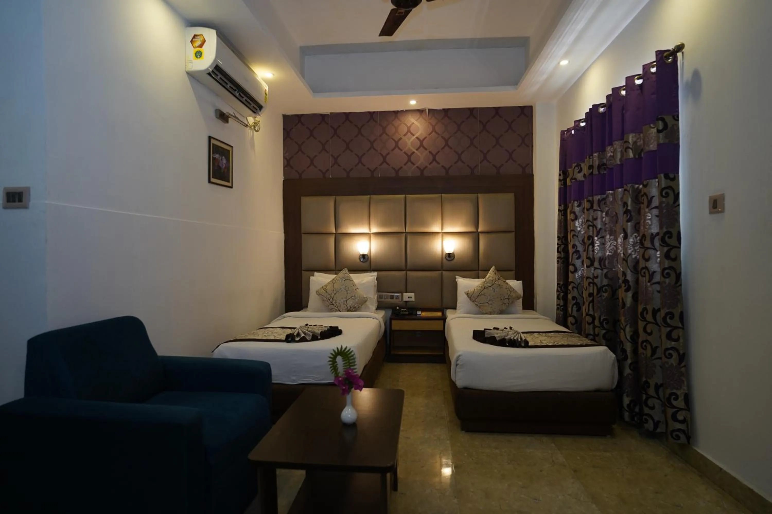 Bedroom, Bed in Terrace Valley Hotel