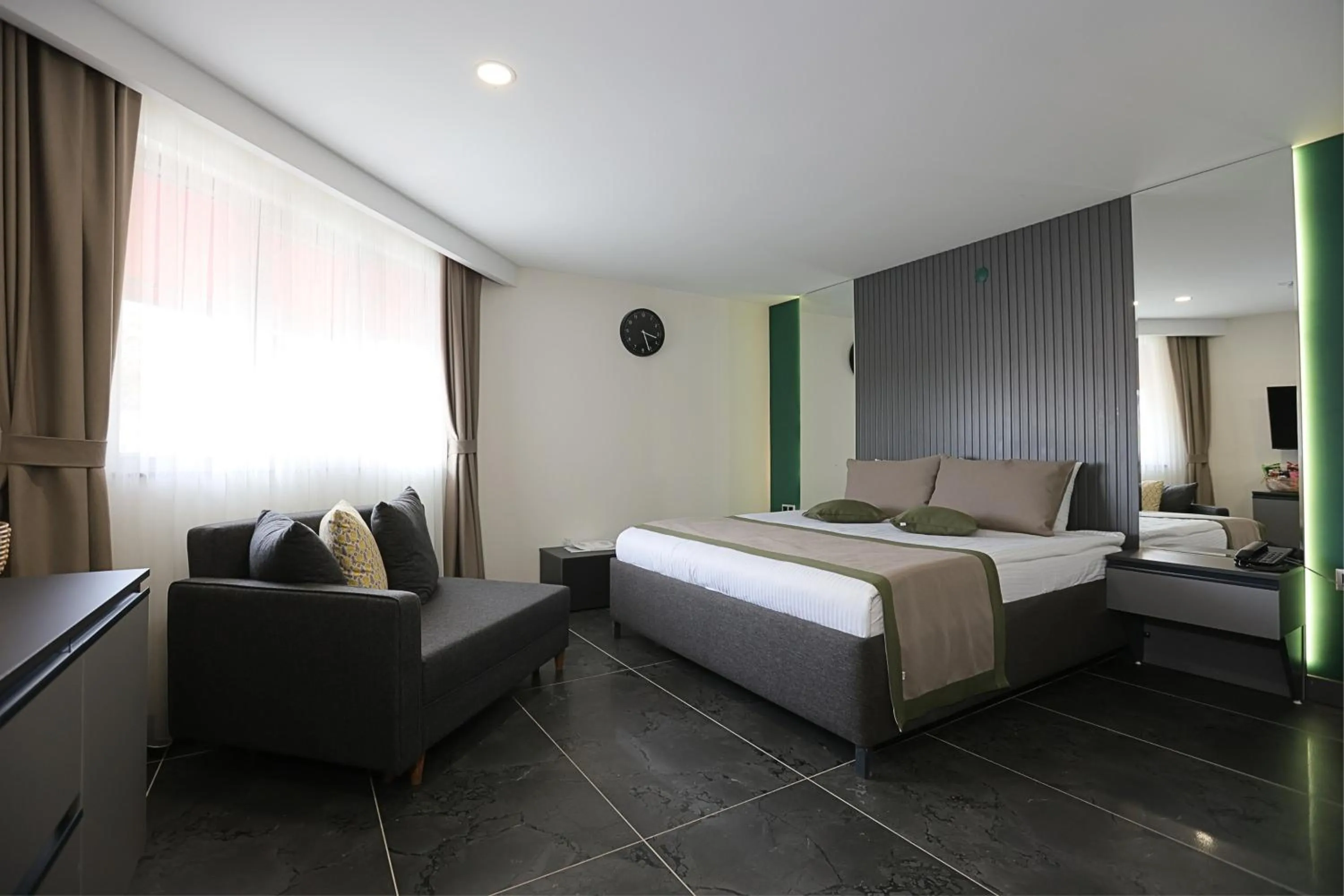 Bed in Ren Business Hotel