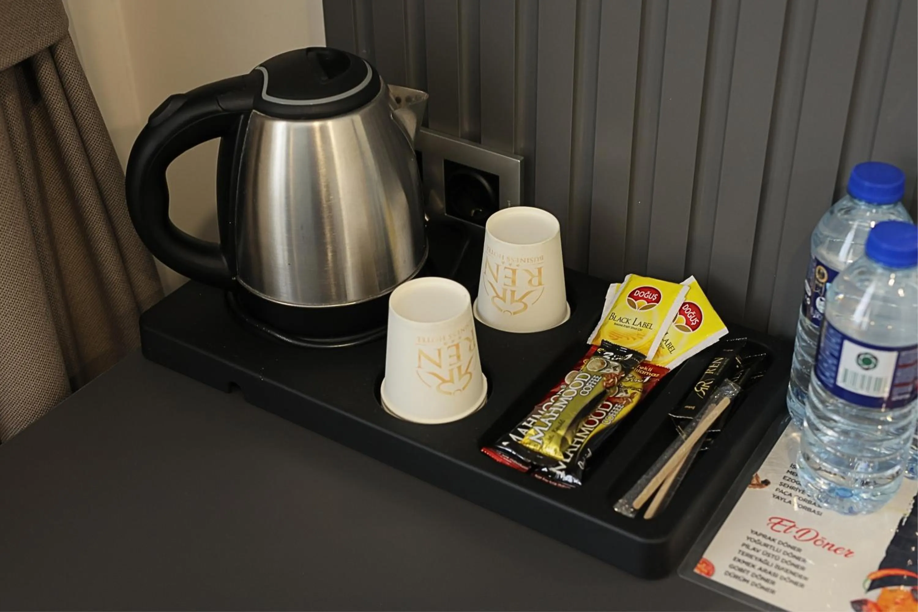 Coffee/tea facilities in Ren Business Hotel