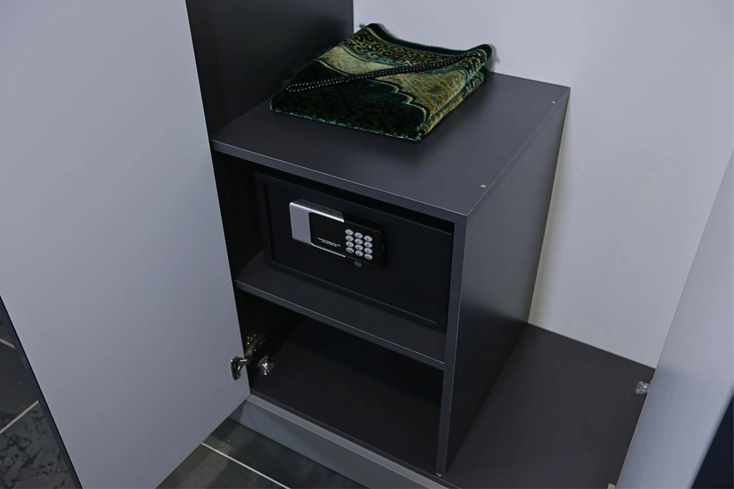 safe in Ren Business Hotel