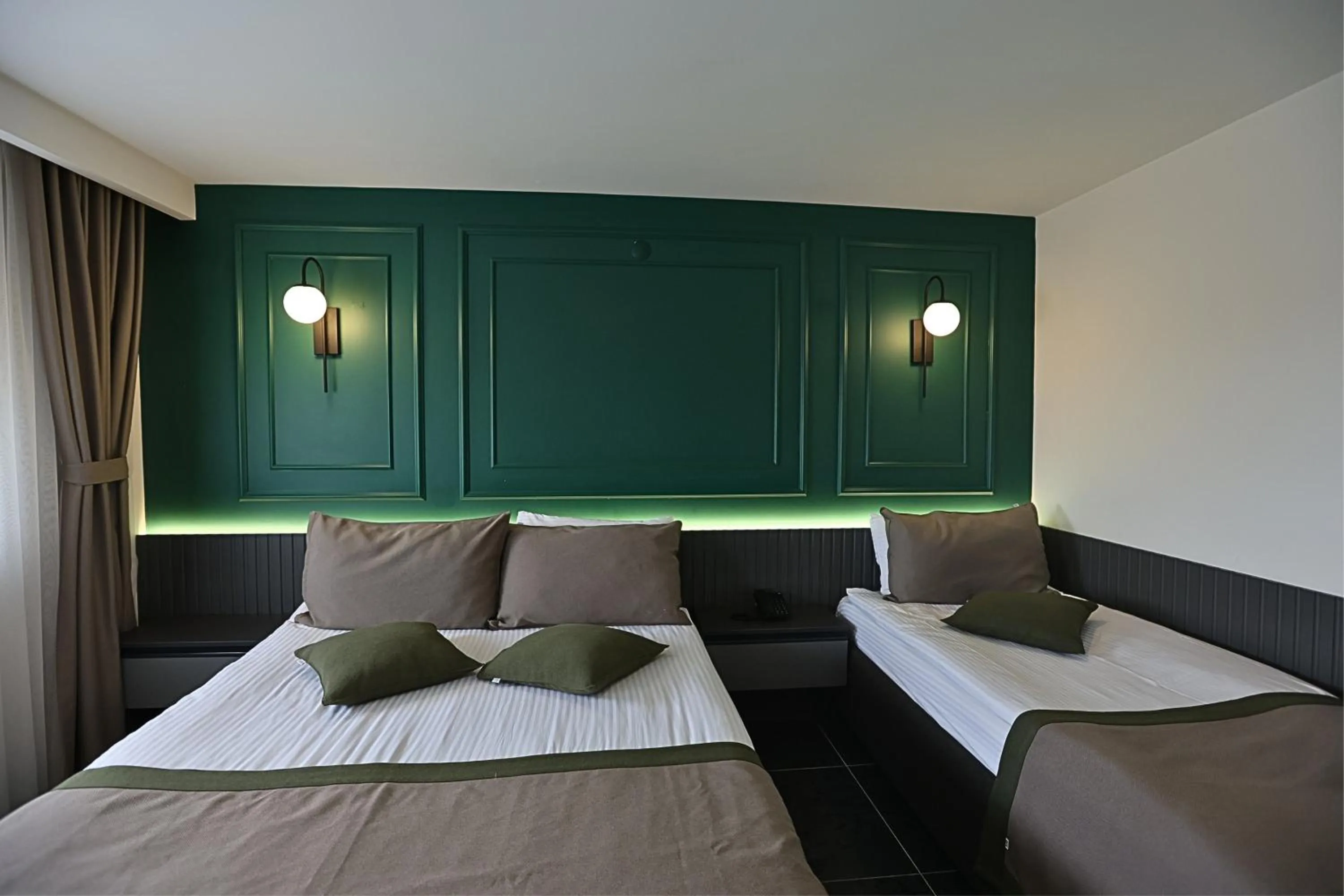 Bed in Ren Business Hotel