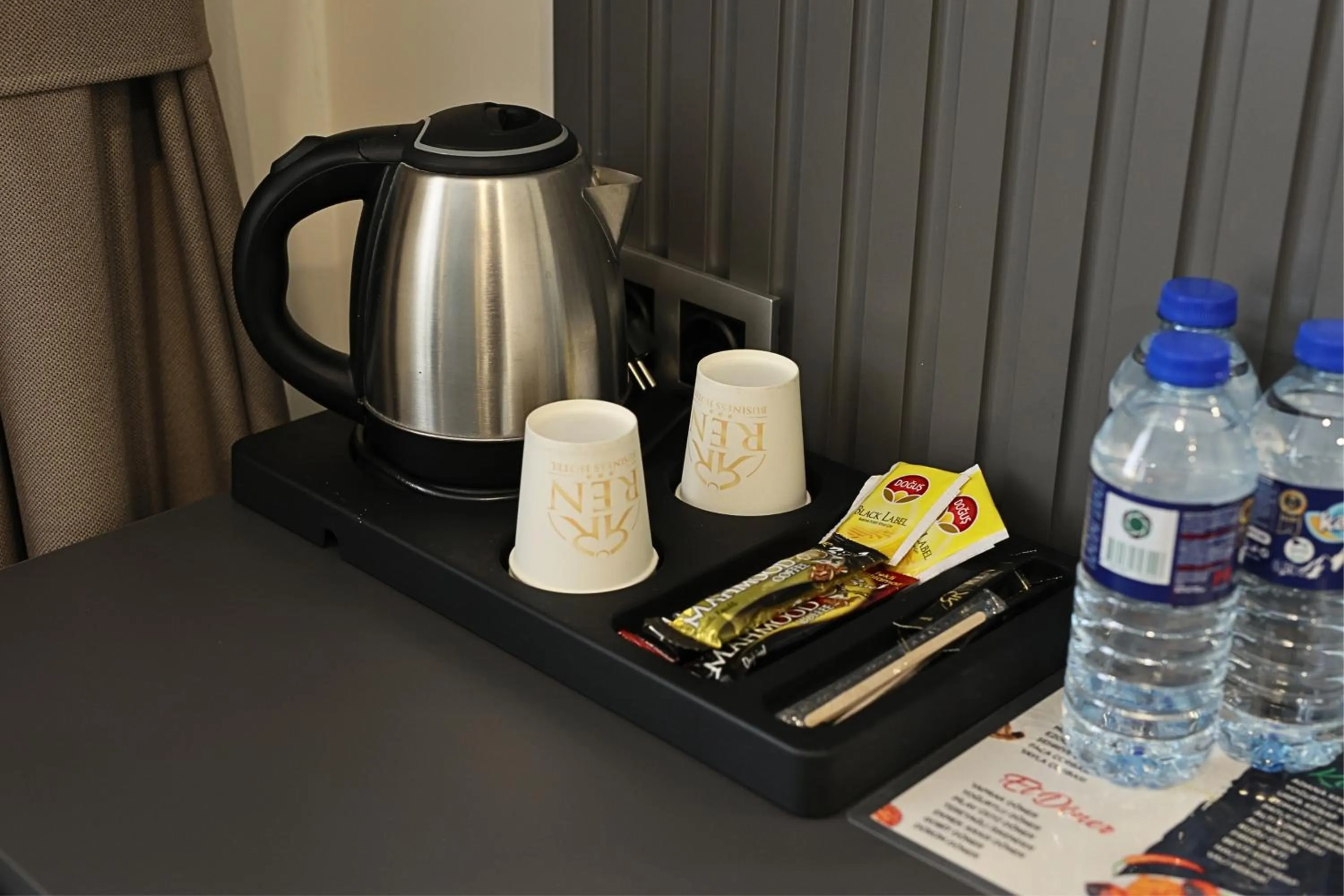 Coffee/tea facilities in Ren Business Hotel