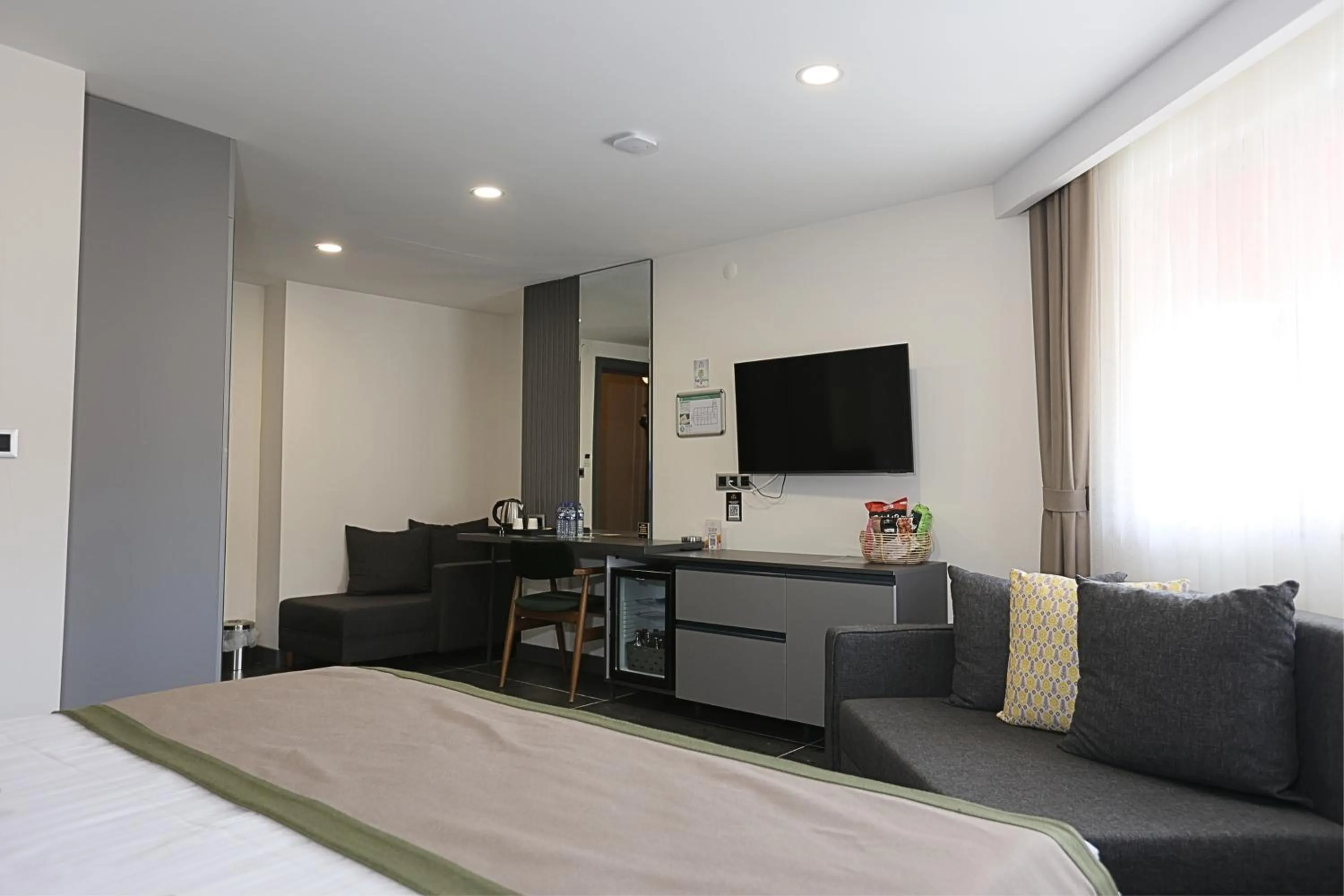 Bed in Ren Business Hotel